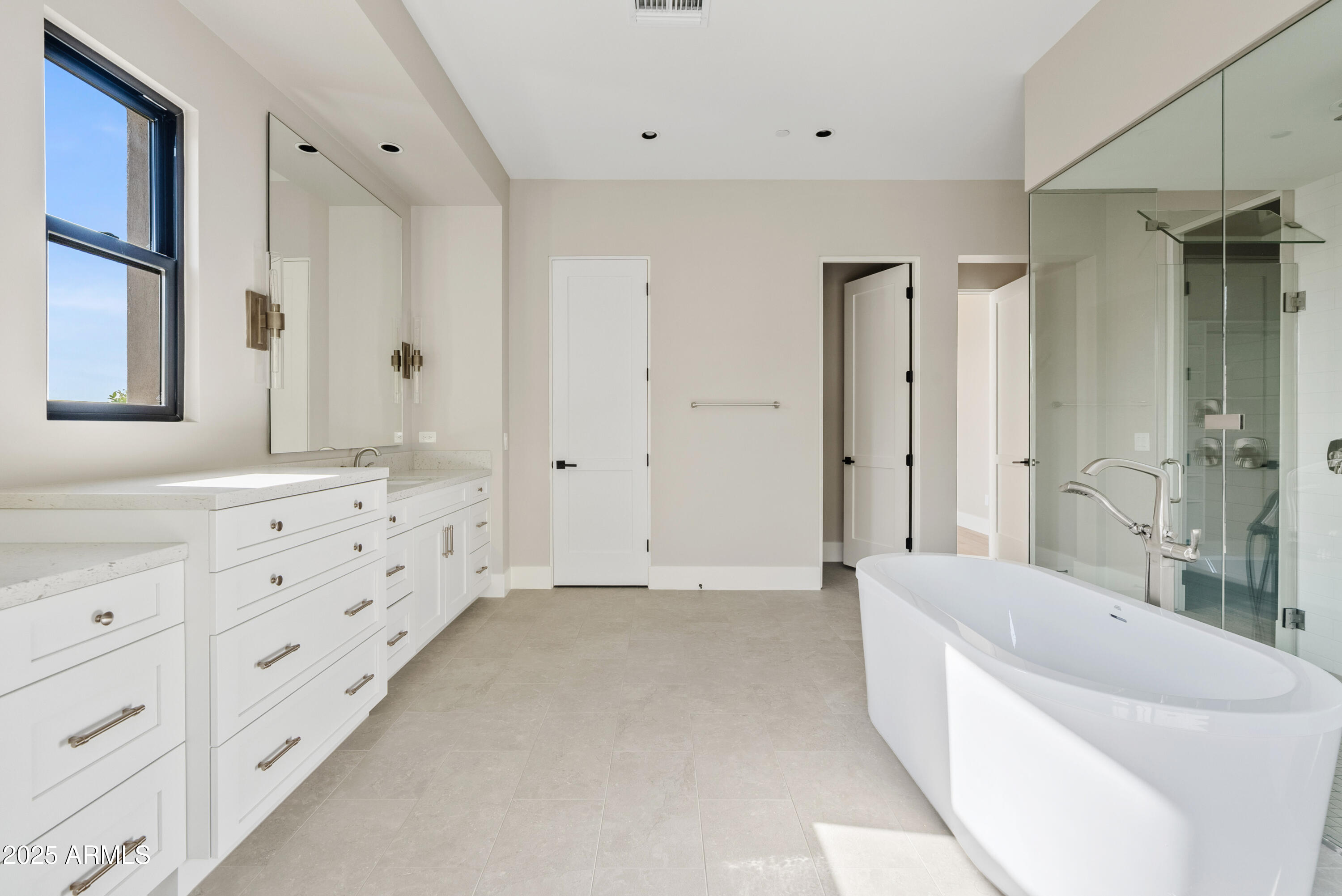 WHITE HORSE - Residential