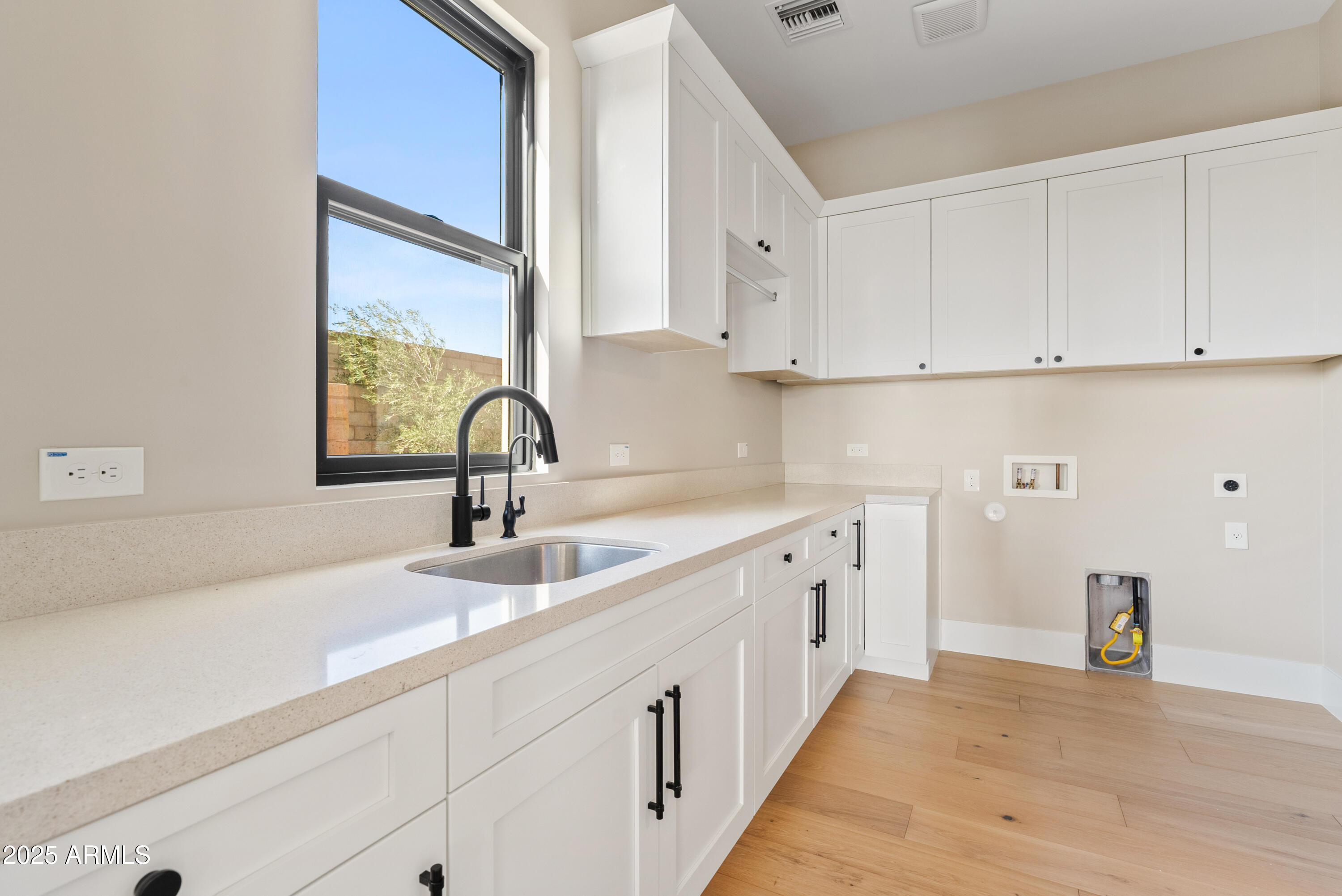 WHITE HORSE - Residential