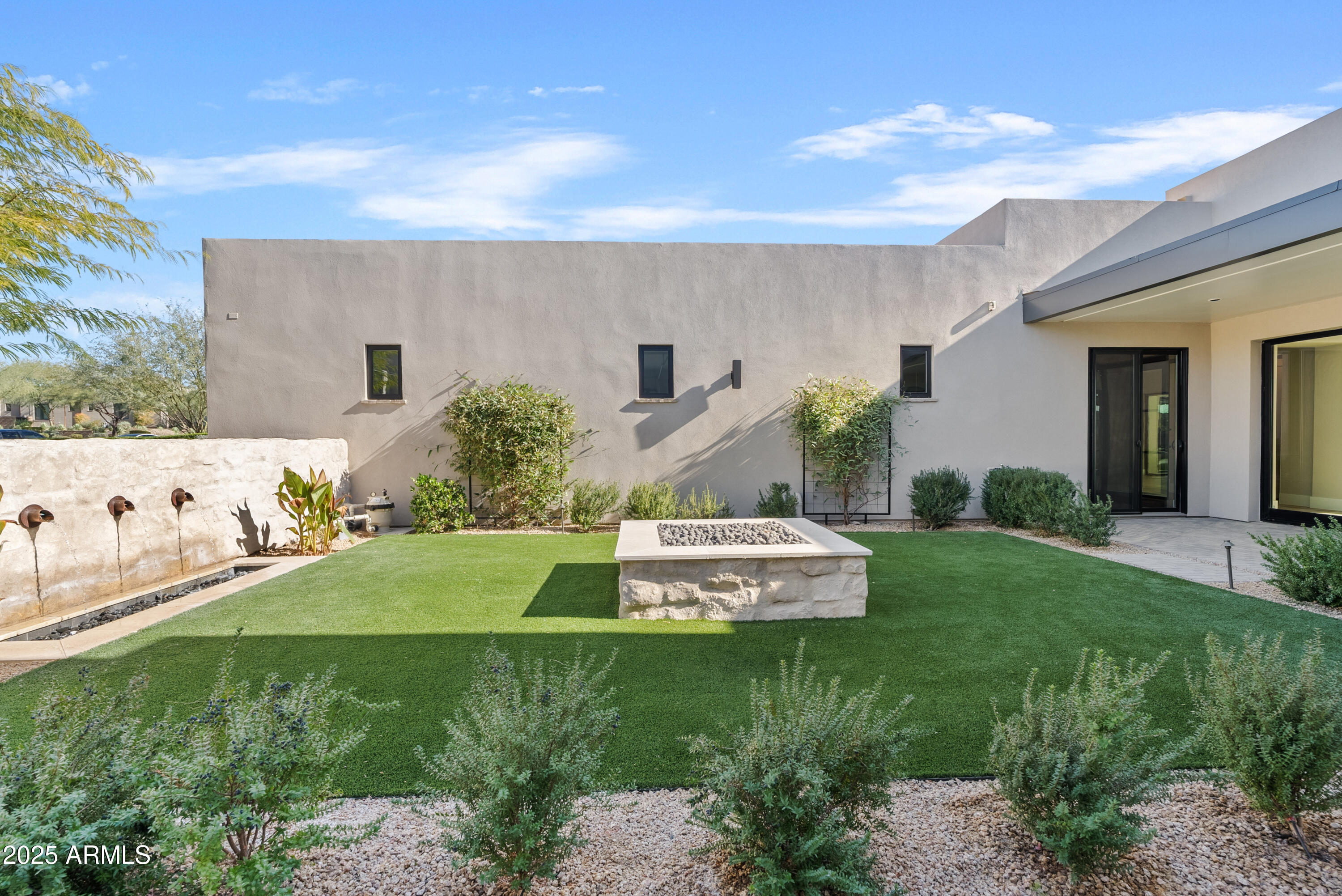 WHITE HORSE - Residential