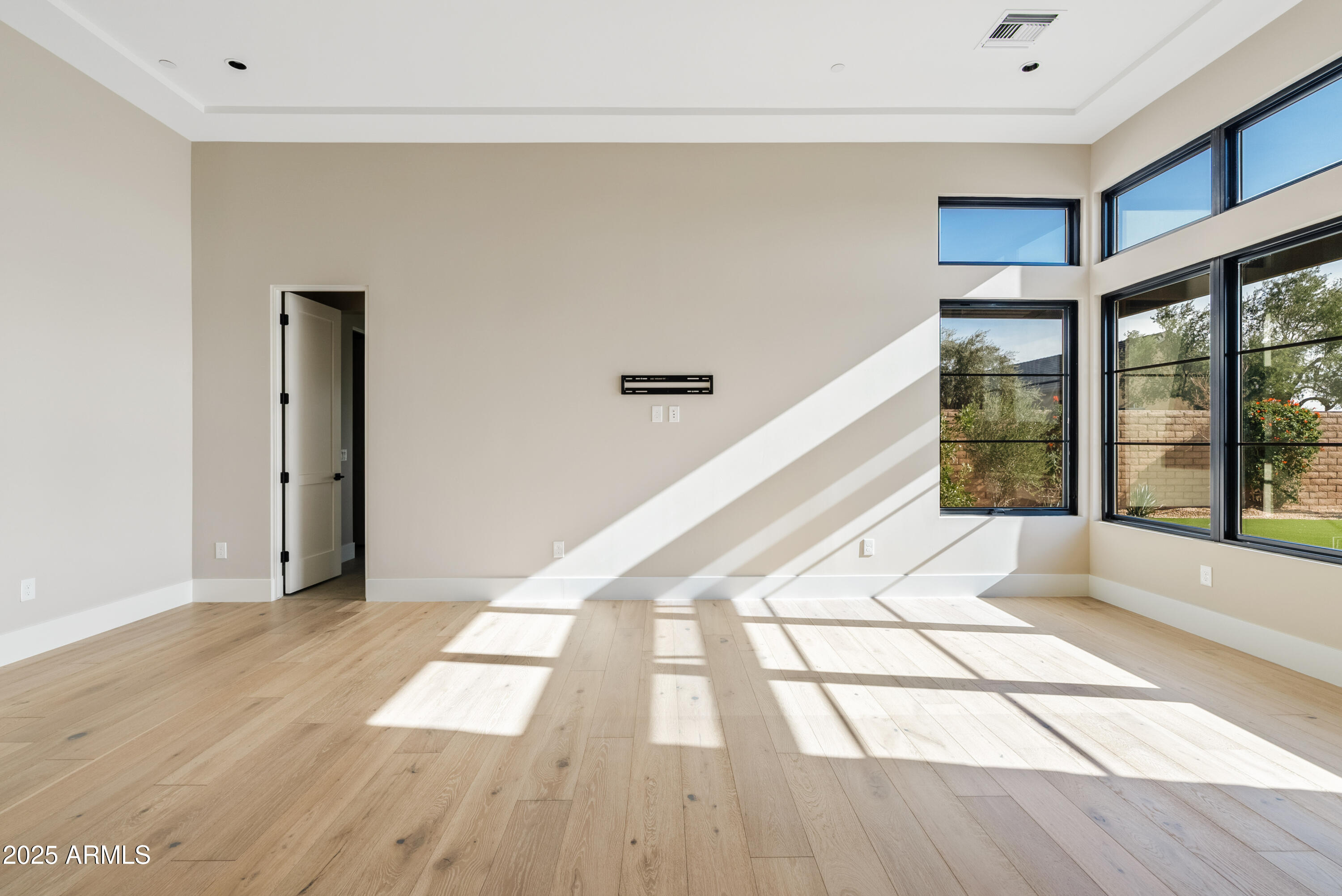 WHITE HORSE - Residential