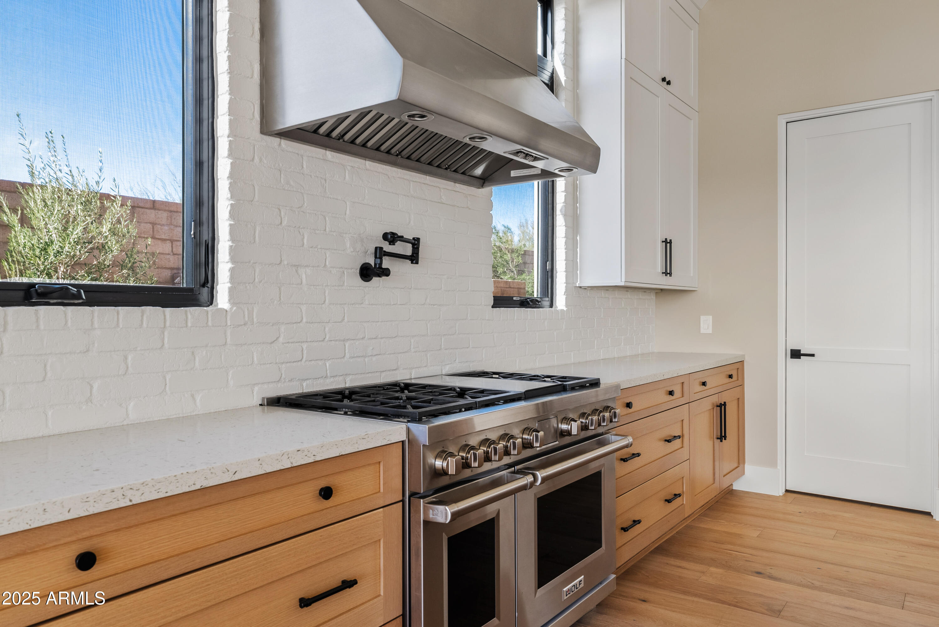 WHITE HORSE - Residential