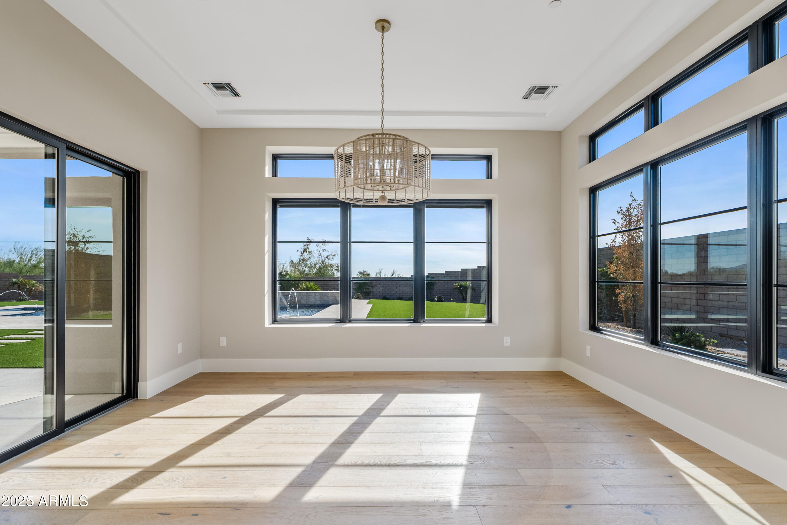 WHITE HORSE - Residential