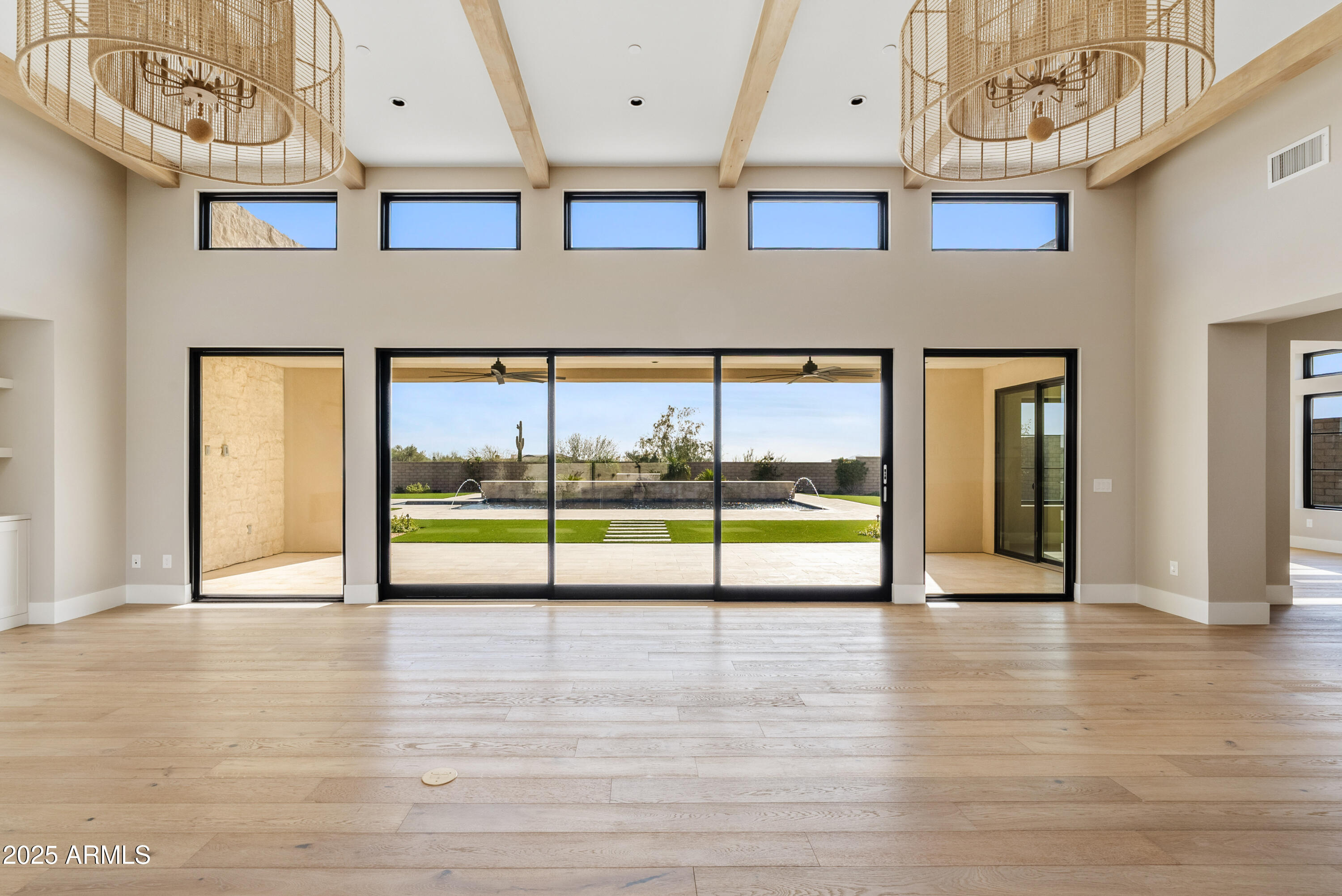 WHITE HORSE - Residential