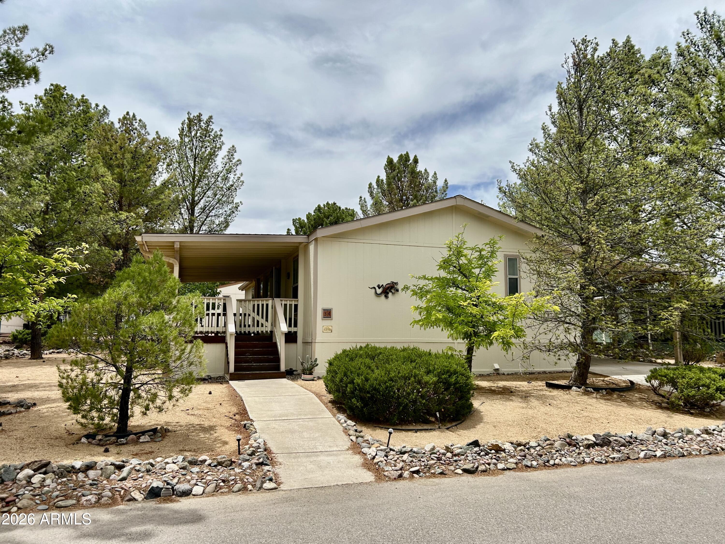 This home is ready for you to pick your favorite carpet. Pine Shadows is 55+ community and is gated. We have a swimming pool Booce courts
and exercise room. New AC 9/12/23.