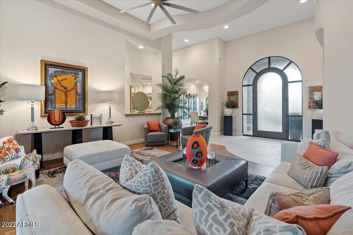 VISTA ESTANCIA - Residential