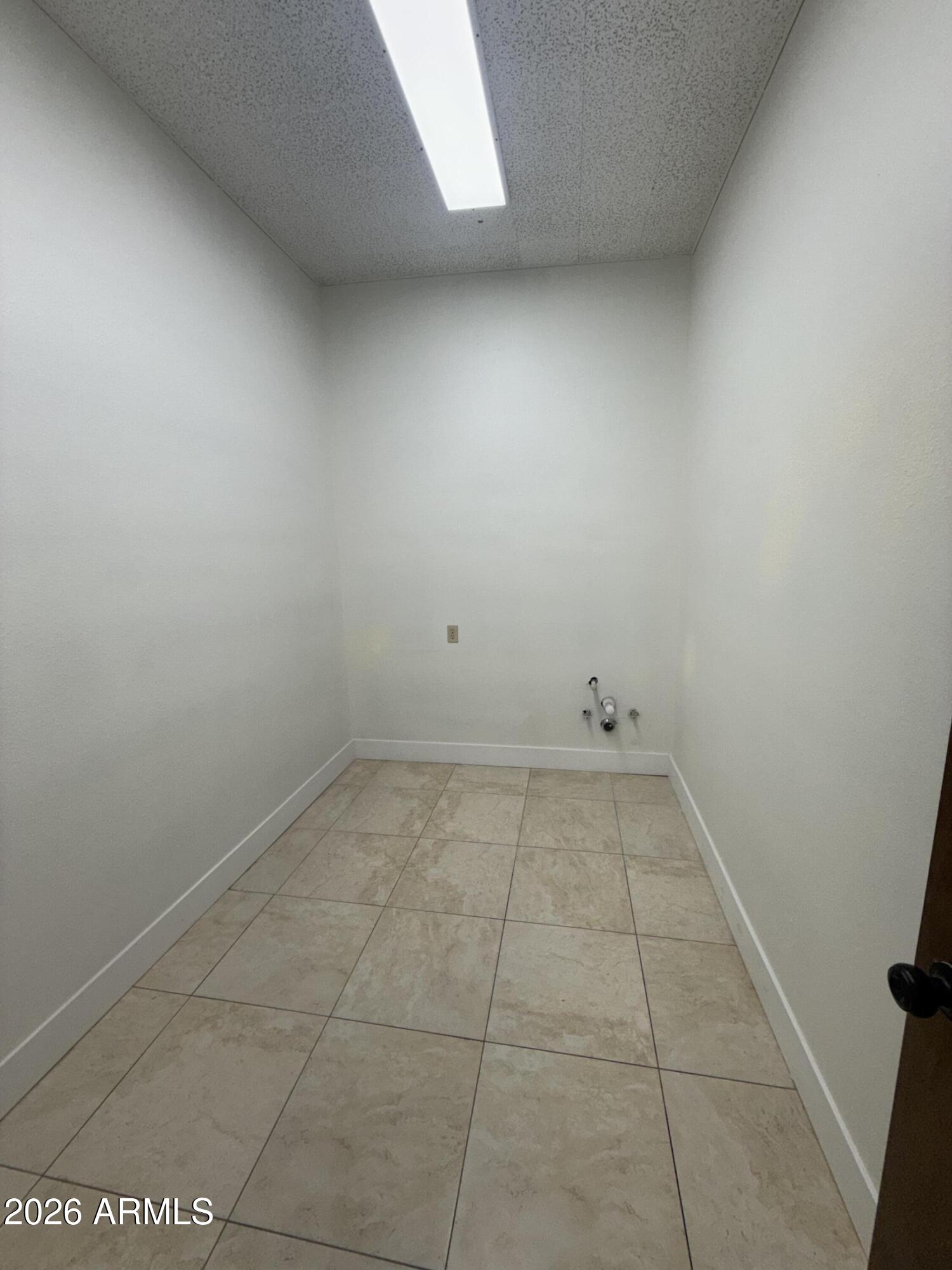LEISURE MANOR - Commercial Lease