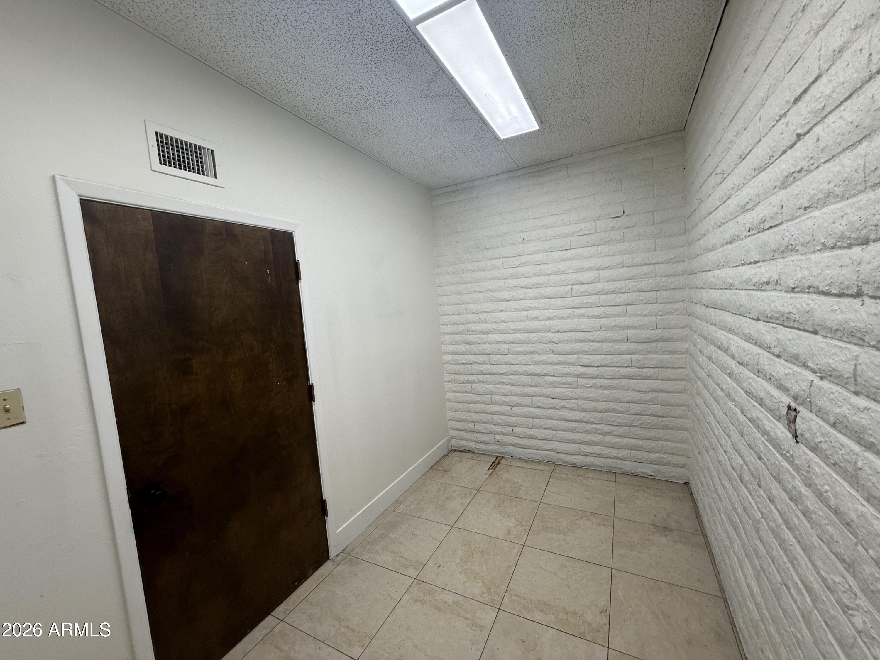 LEISURE MANOR - Commercial Lease