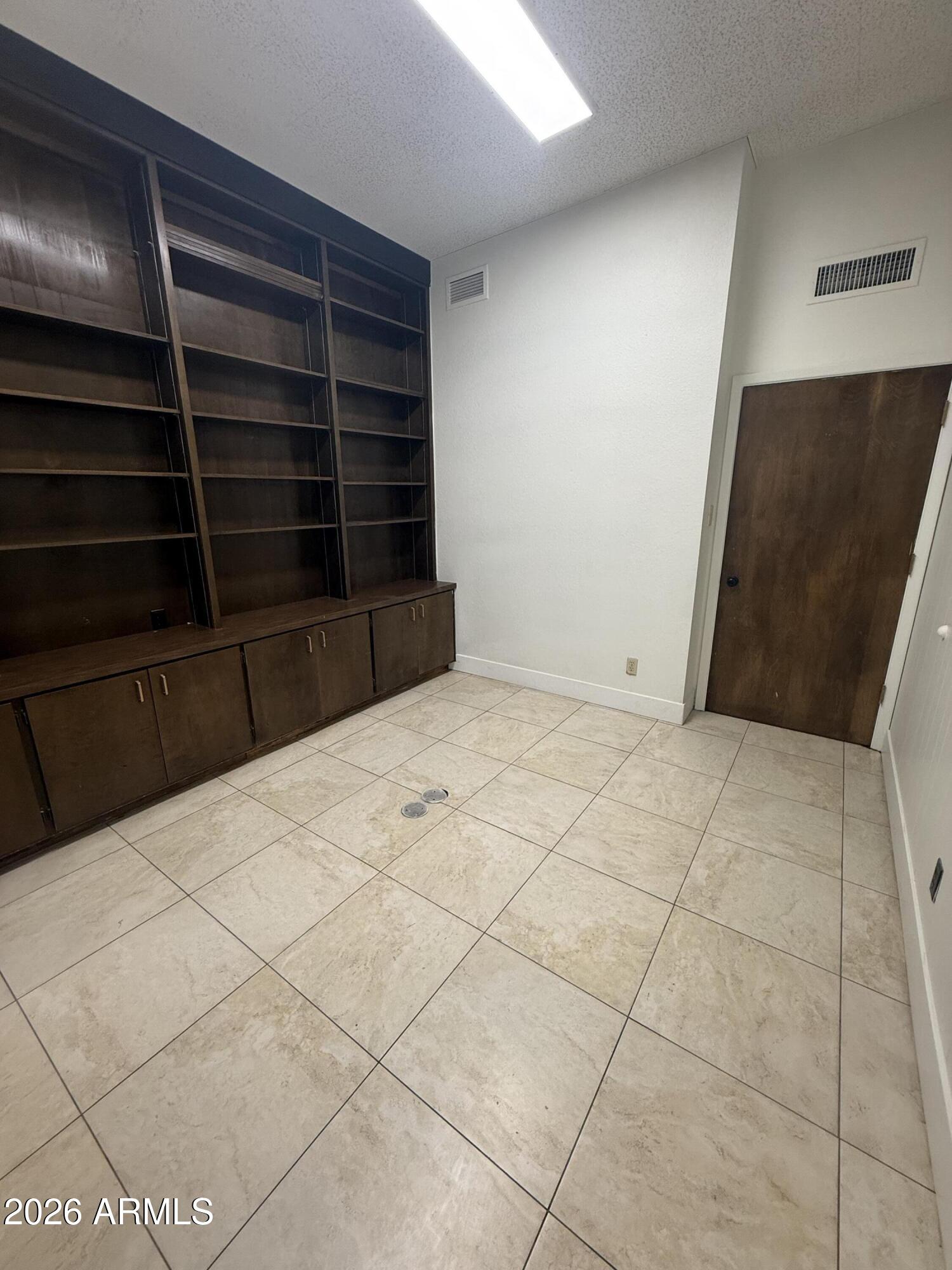 LEISURE MANOR - Commercial Lease