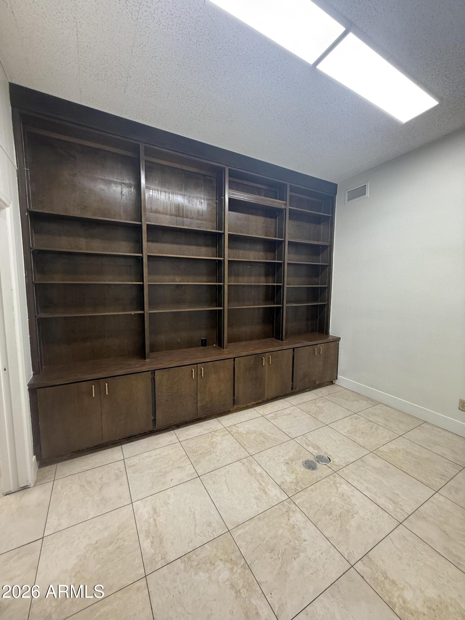 LEISURE MANOR - Commercial Lease
