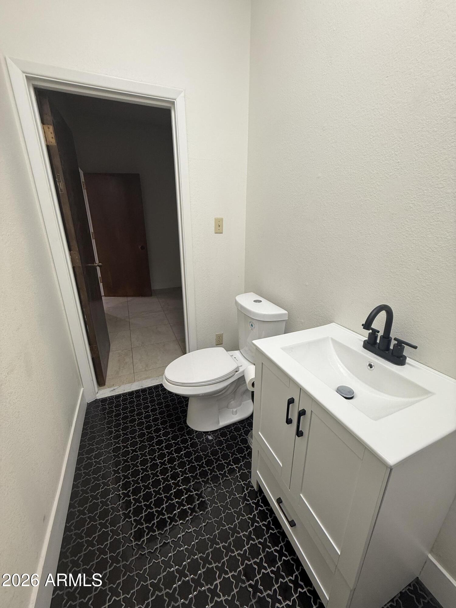 LEISURE MANOR - Commercial Lease