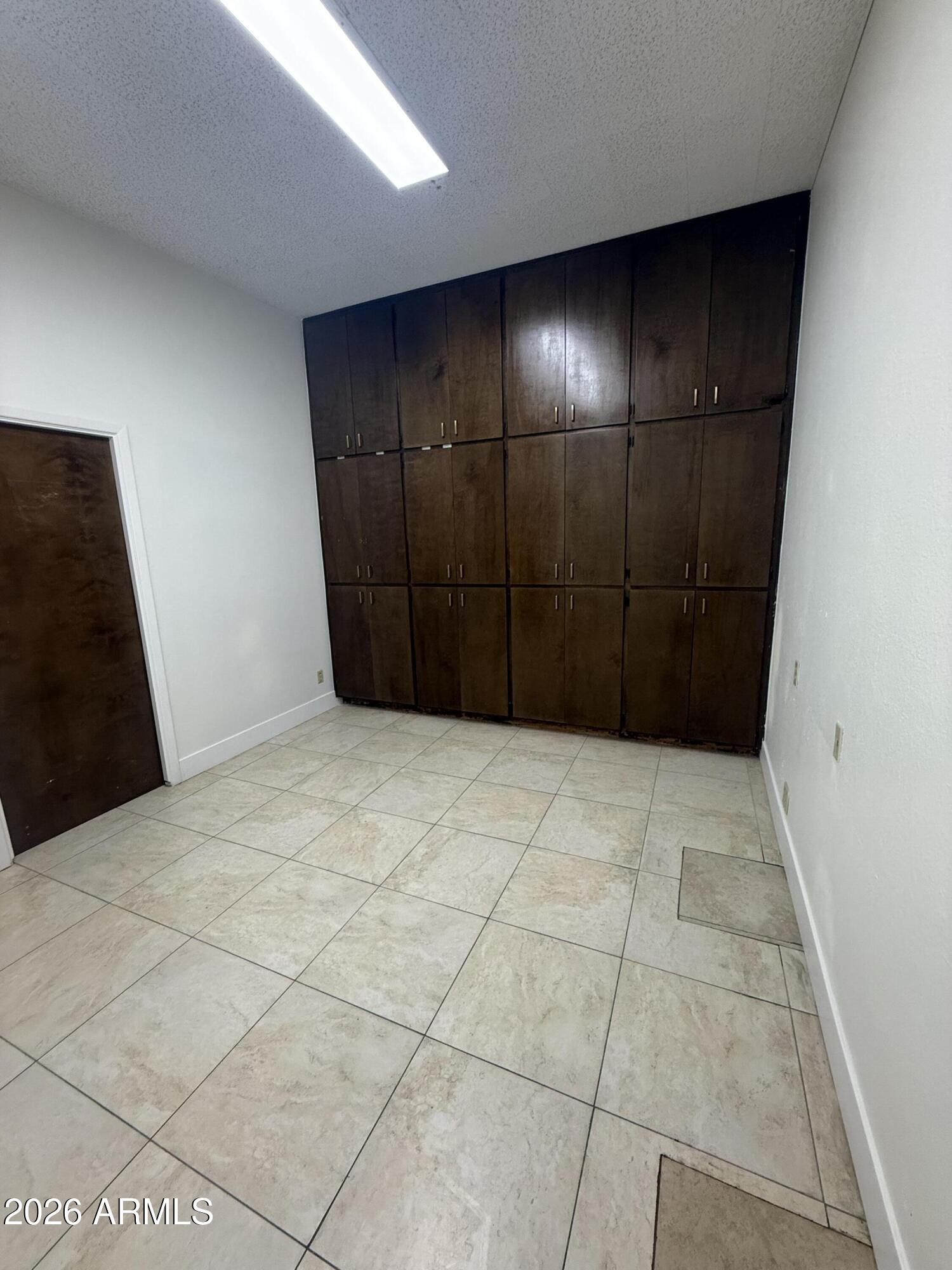 LEISURE MANOR - Commercial Lease