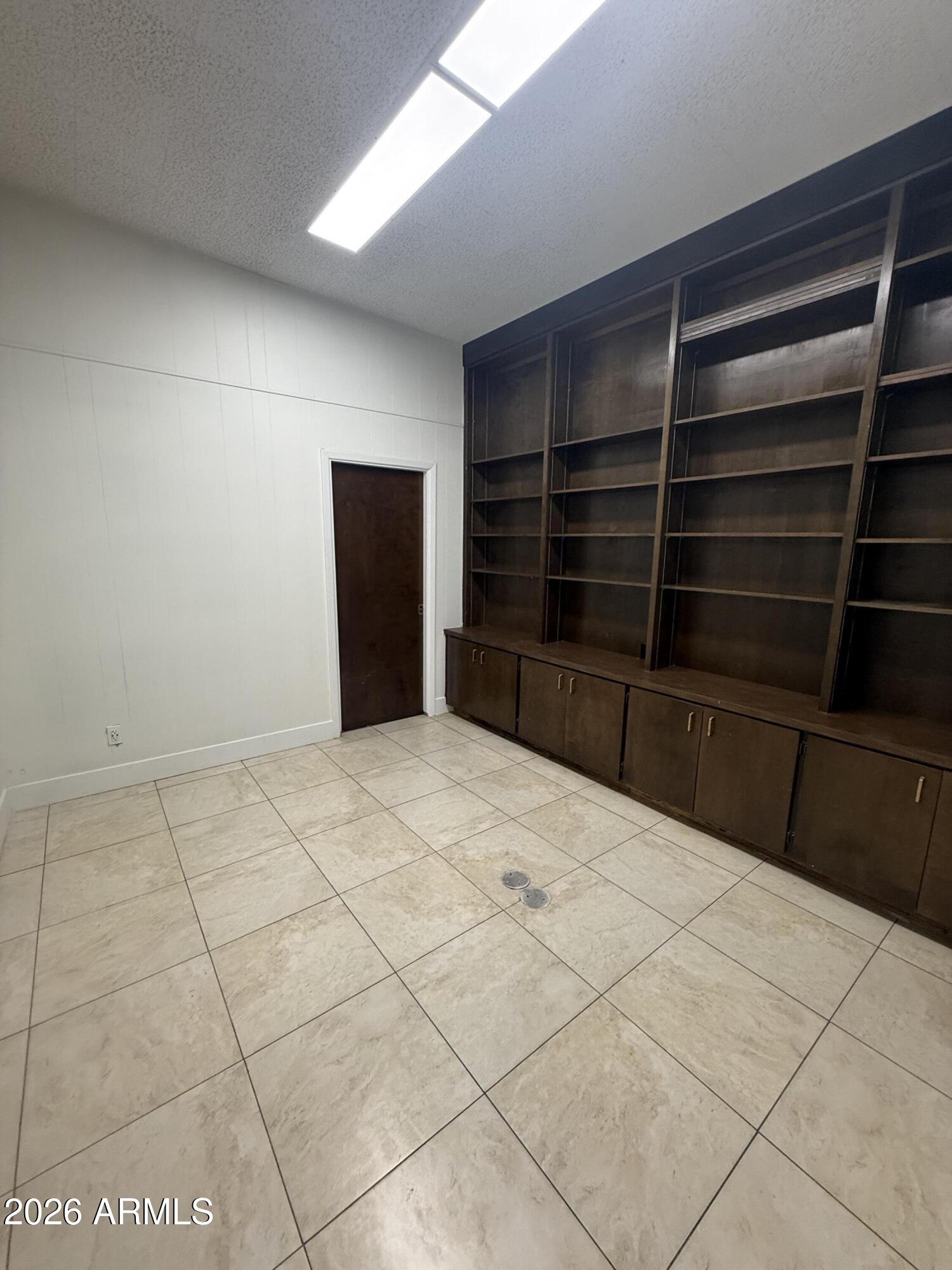 LEISURE MANOR - Commercial Lease