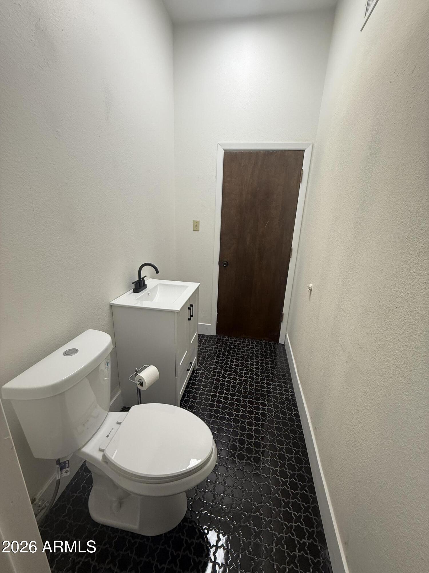 LEISURE MANOR - Commercial Lease