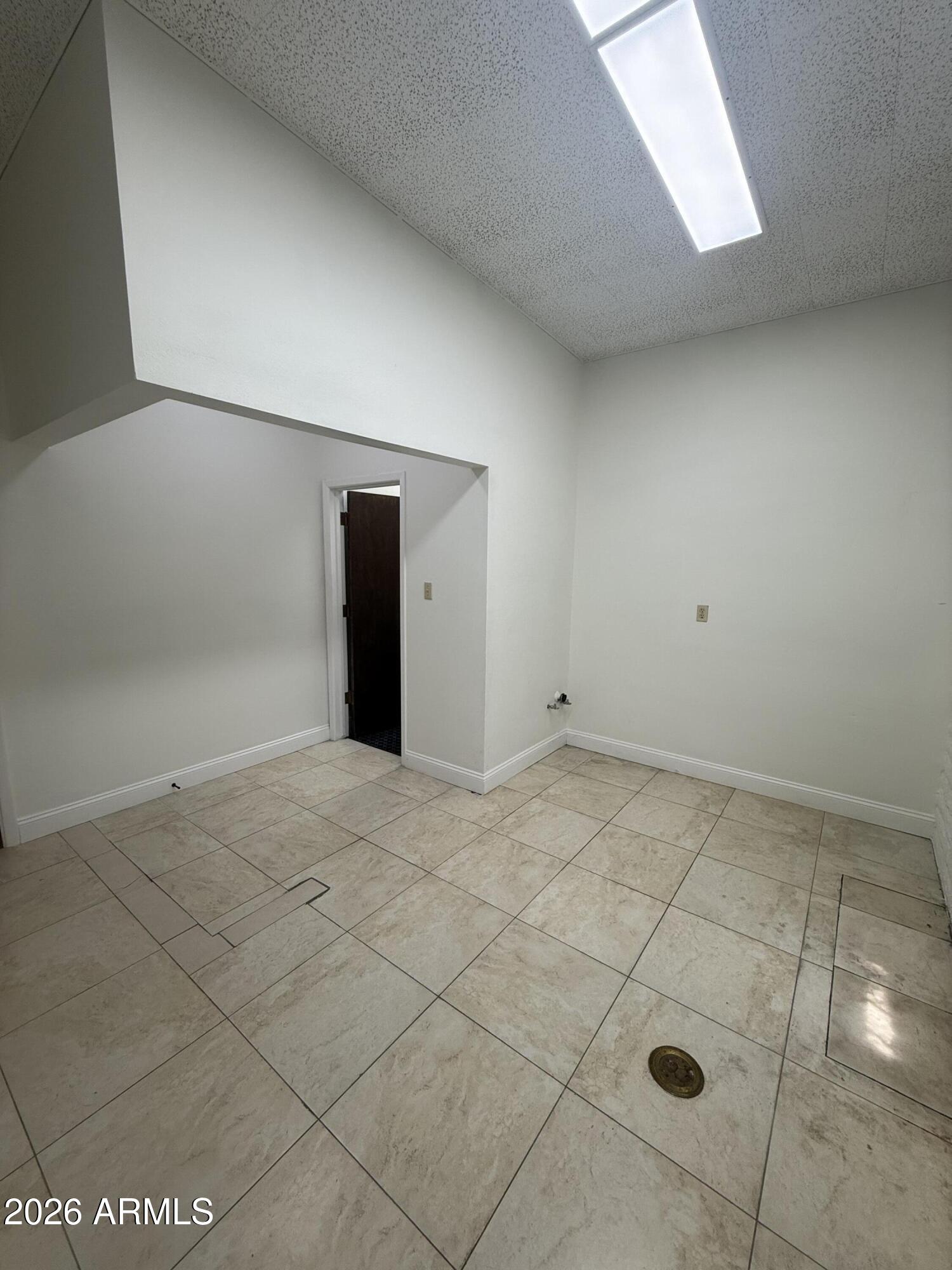 LEISURE MANOR - Commercial Lease