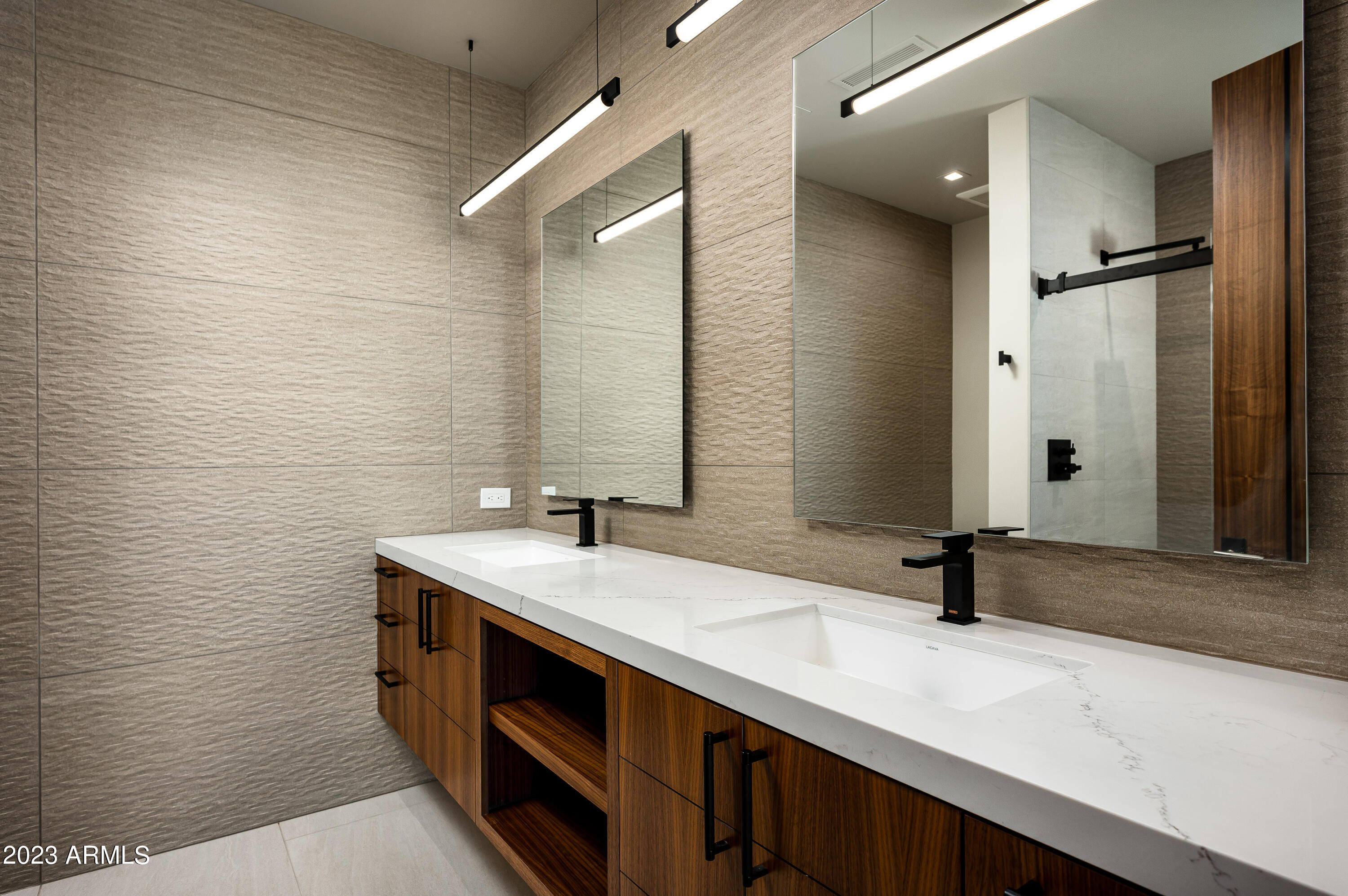 ESTANCIA - Residential