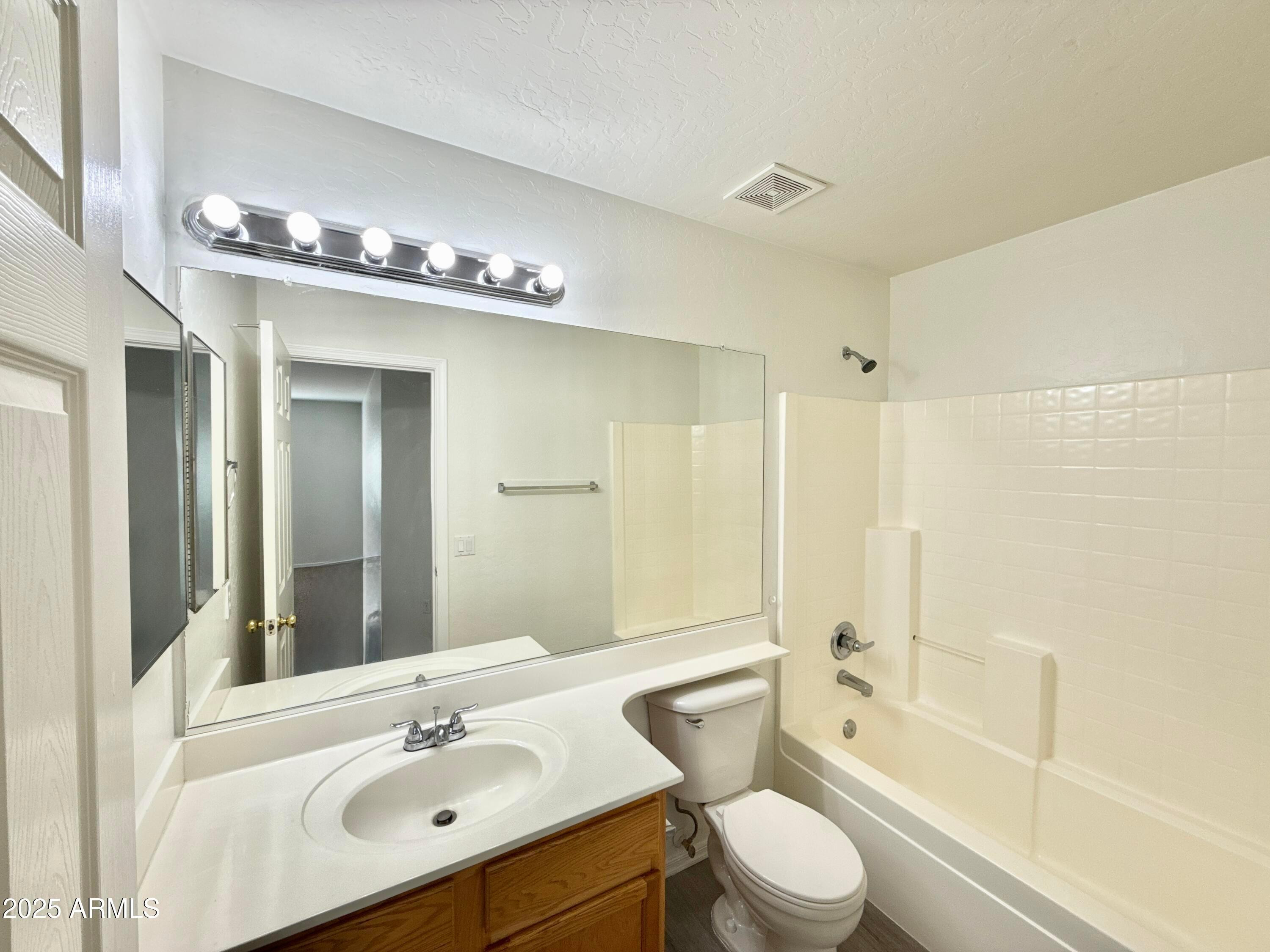 DREAMING SUMMIT UNIT 2A - Residential Lease