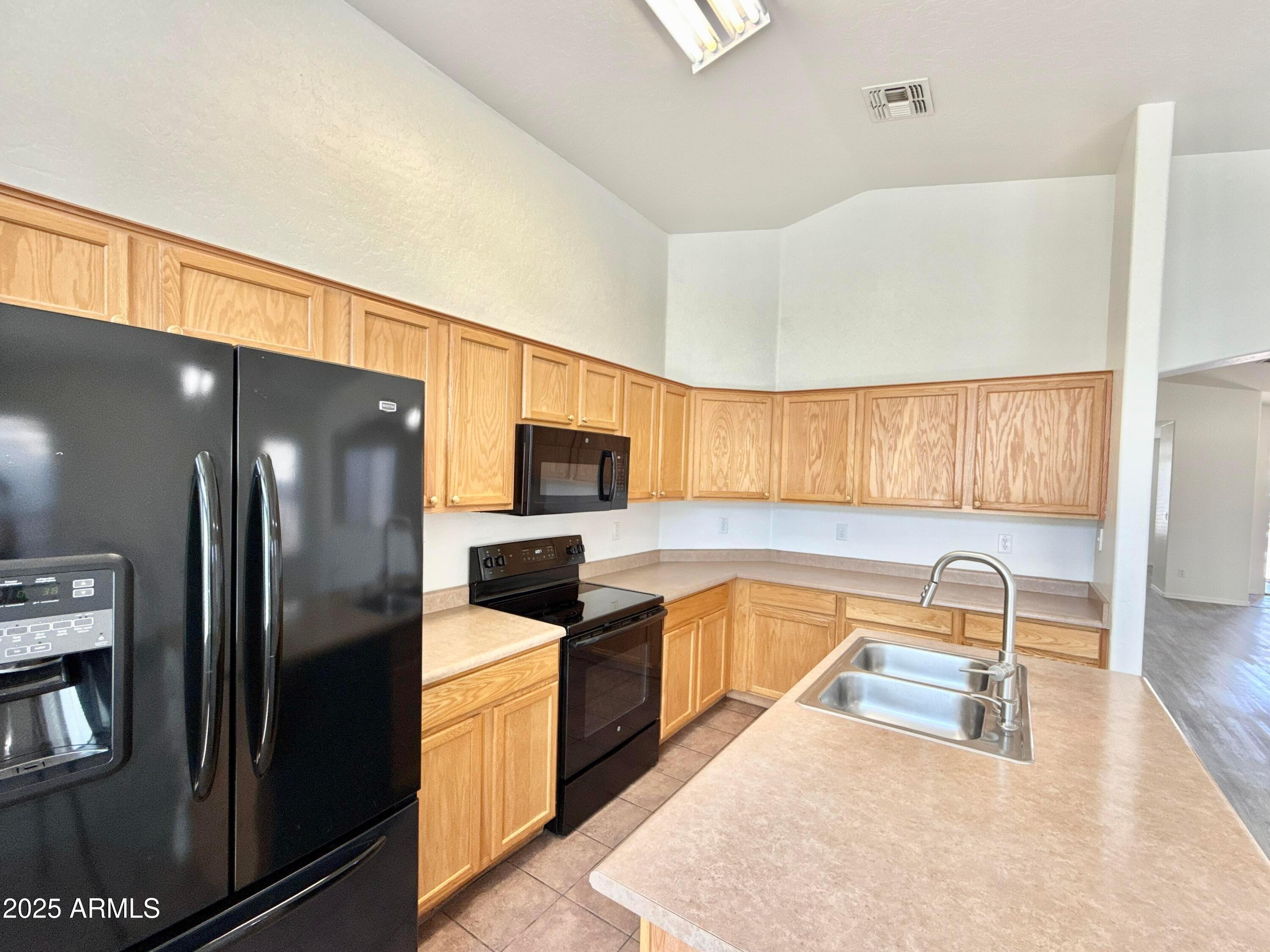 DREAMING SUMMIT UNIT 2A - Residential Lease