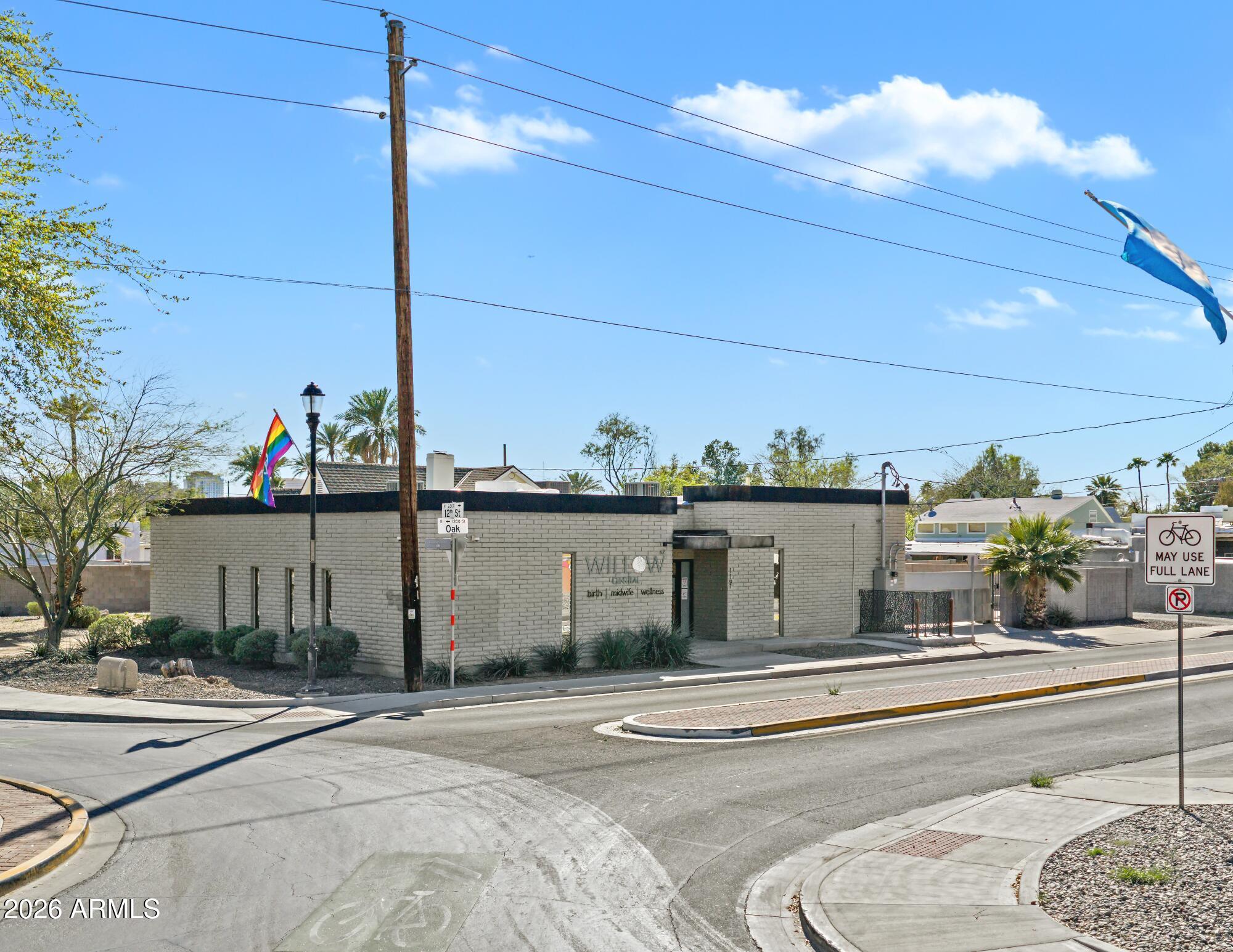 PALM GARDENS - Commercial Sale