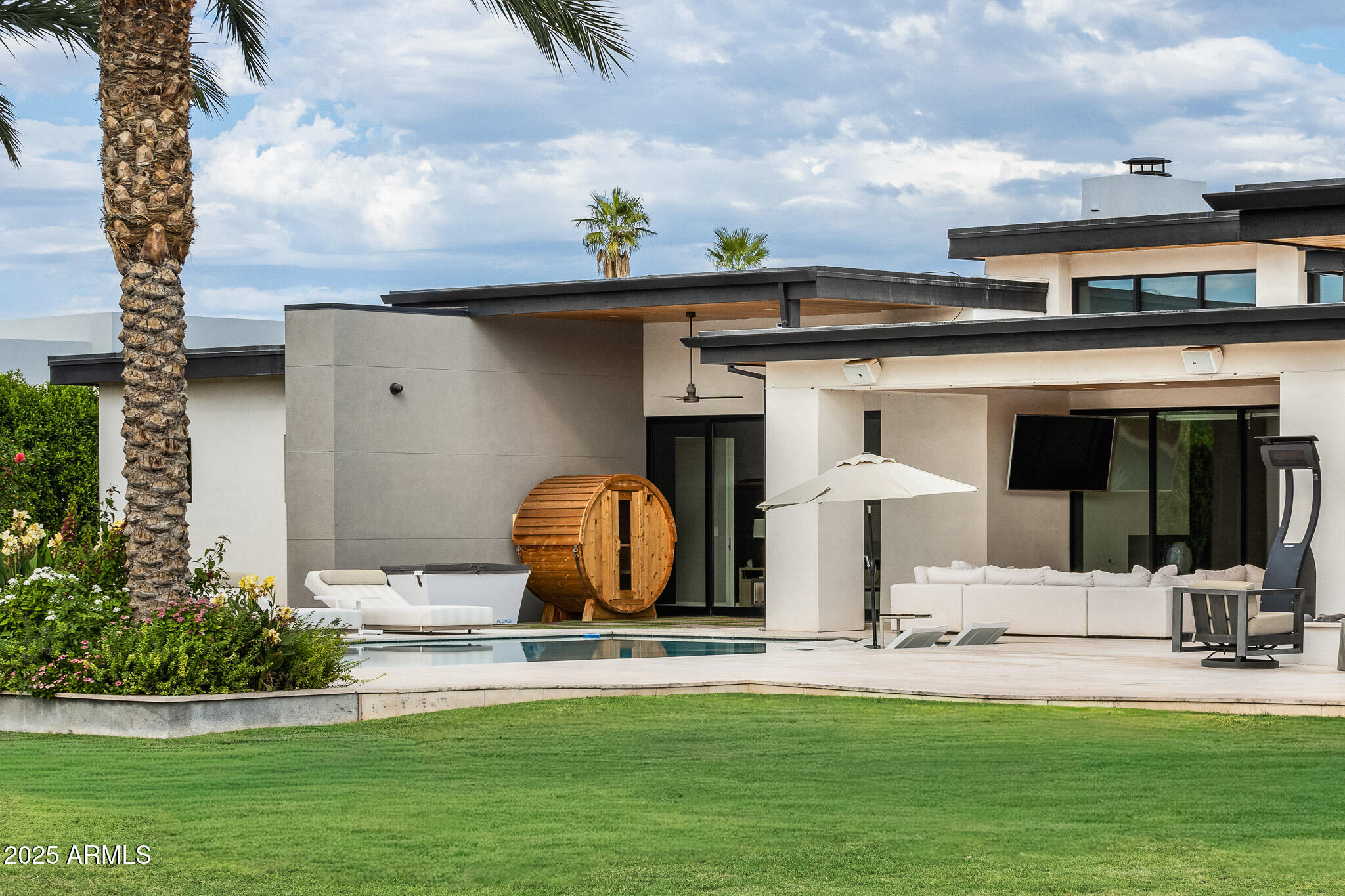 BERNEIL RANCHOS - Residential