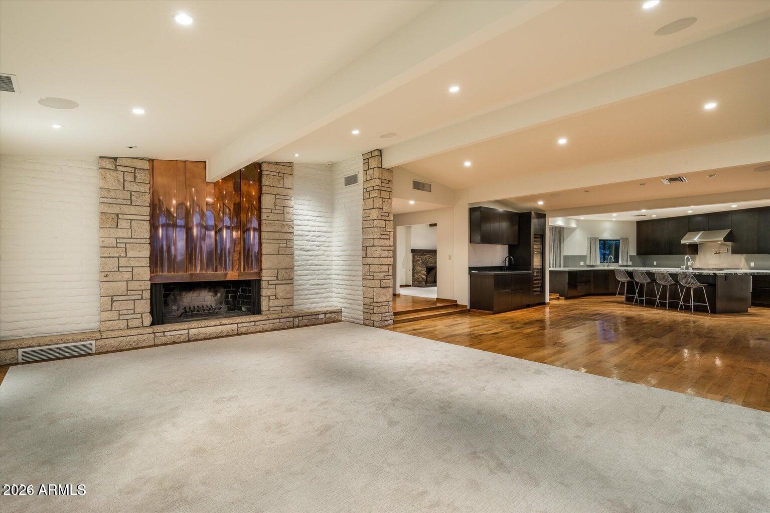 ROLLING HILLS - Residential