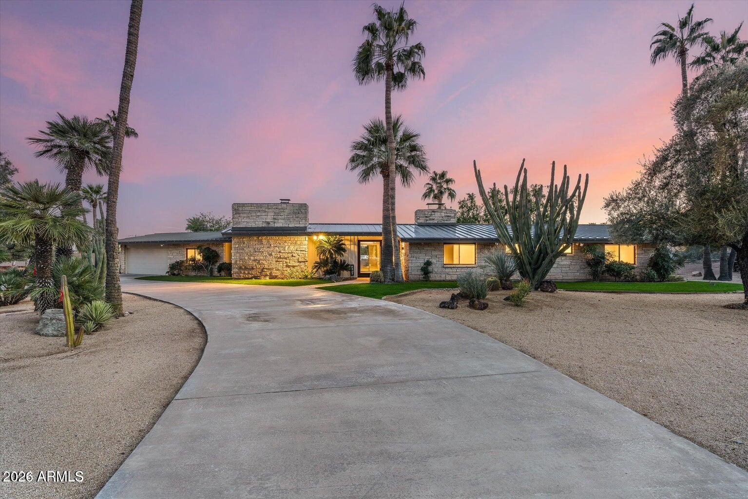 ROLLING HILLS - Residential