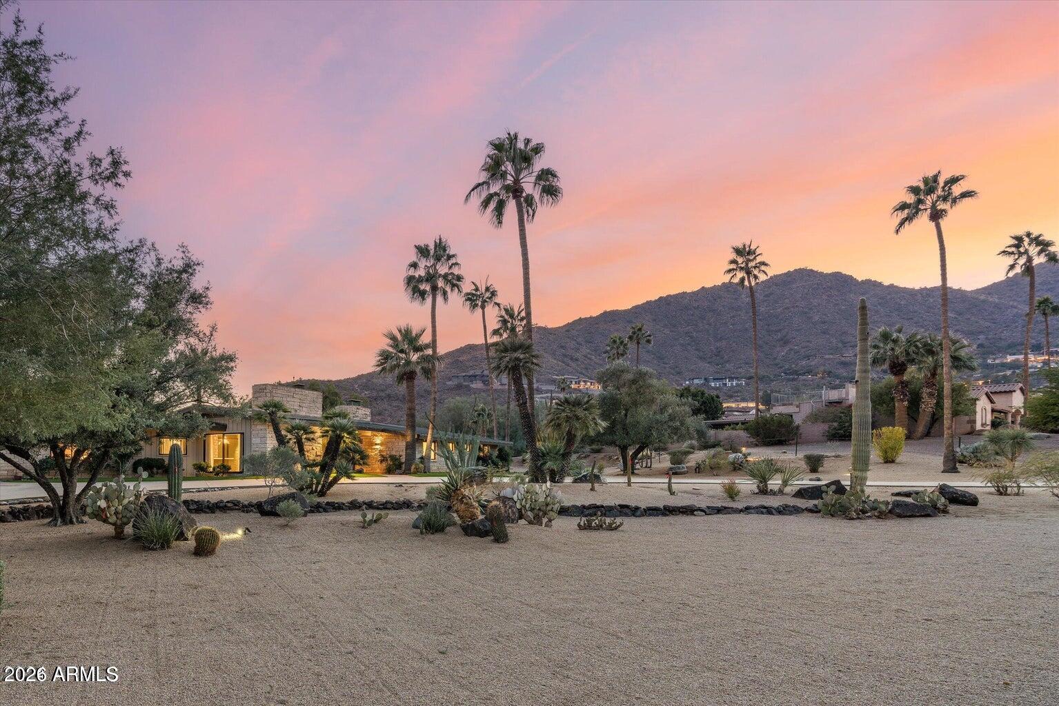 ROLLING HILLS - Residential