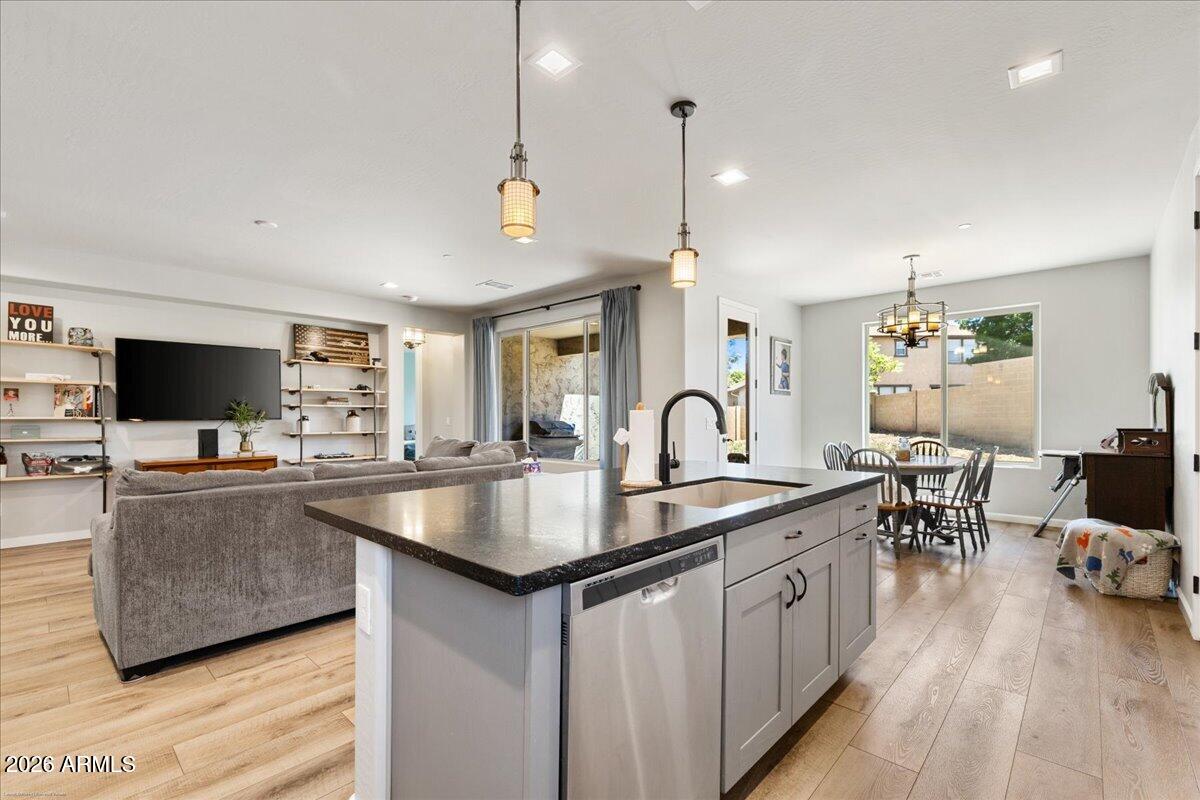 MOUNTAIN GATE - Residential