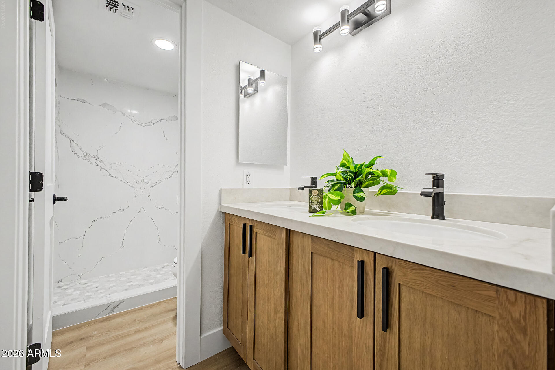 SCOTTSDALE SPRINGS CONDOMINIUMS - Residential