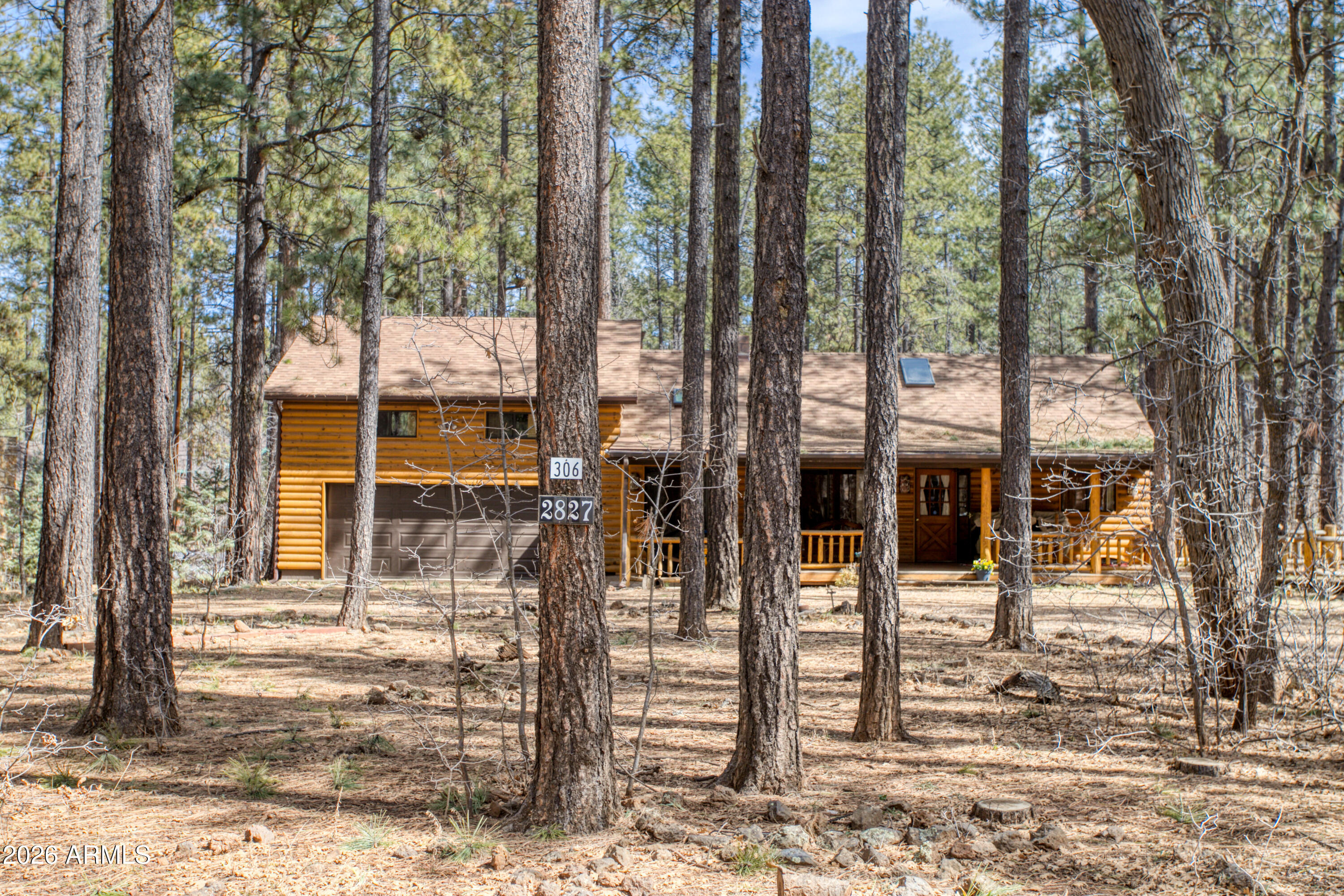 White Mountain Summer Homes.  5 Bedrooms plus loft, 2 car garage. on .53 acres in a wonderful location in most desirable guard gated community.  Private quarters above the garage with 2 bedrooms and 3/4 bath.  Wood flooring, vaulted ceilings.  Upstairs loft  with 1/2 bath.  Spacious deck.  Inside laundry.  Inside workout nook.  The garage is very spacious and fits fishing, biking, skiing equipment.  Minutes from restaurants, lakes, skiing and hiking.
