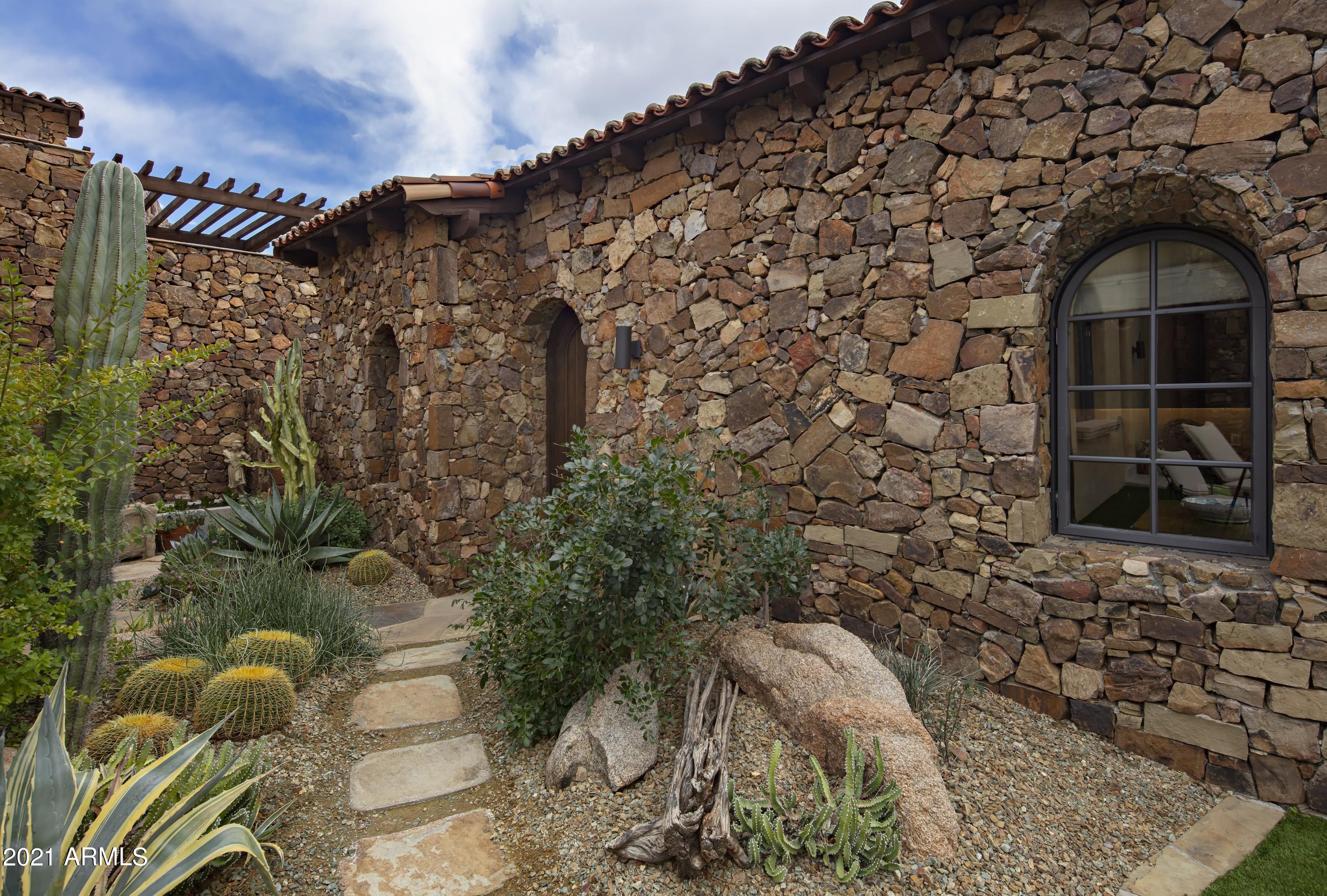 ESTANCIA - Residential