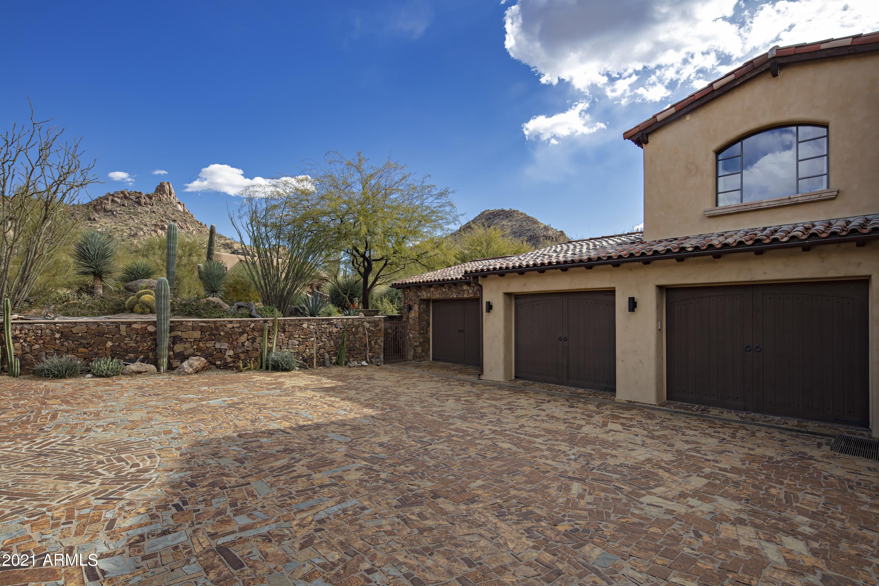 ESTANCIA - Residential