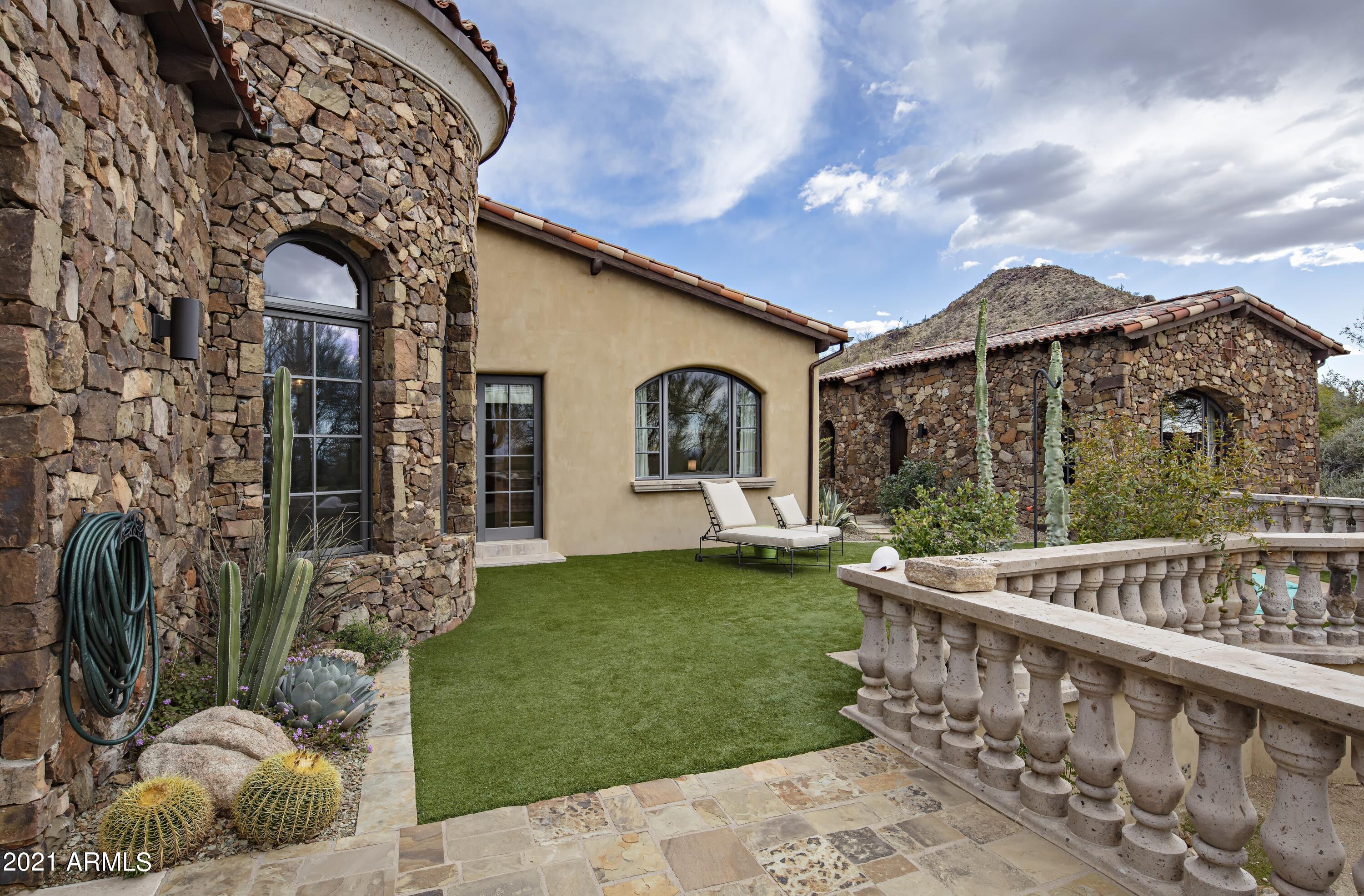 ESTANCIA - Residential