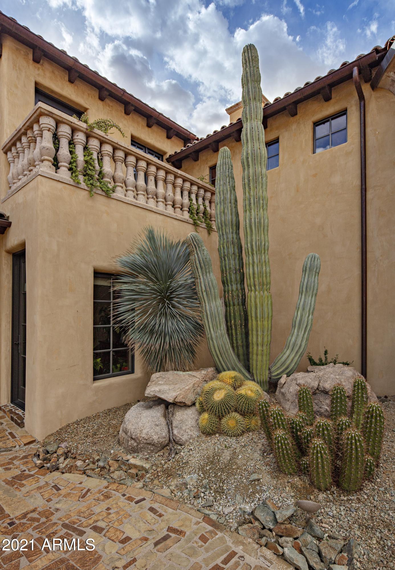 ESTANCIA - Residential
