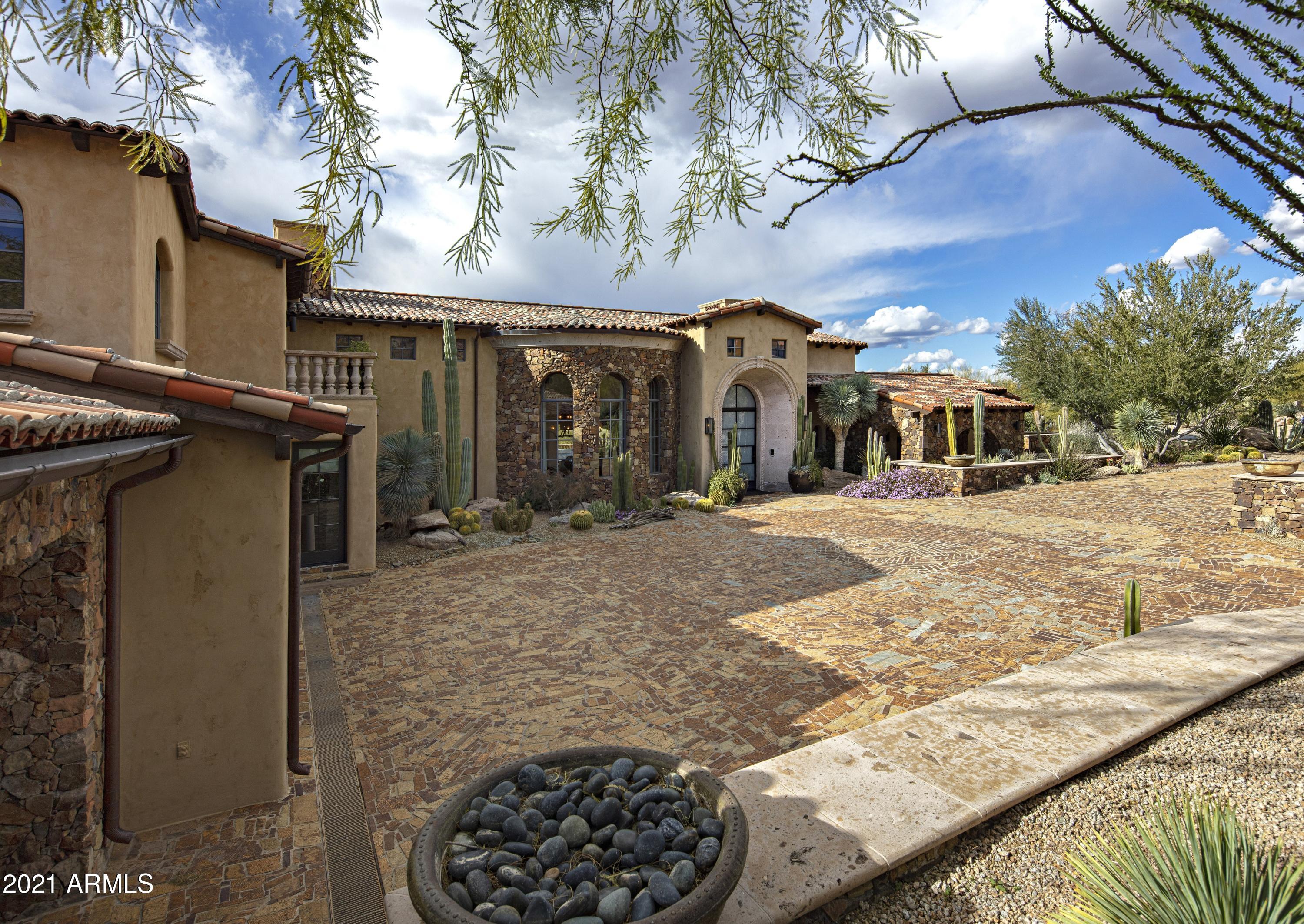 ESTANCIA - Residential
