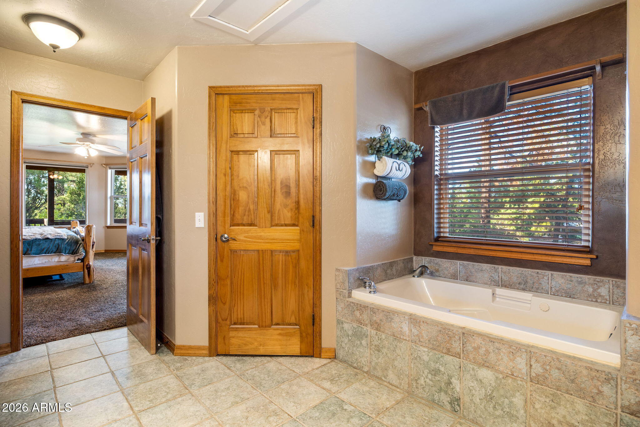 BUCKSKIN ARTISTS COMMUNITY WEST - Residential