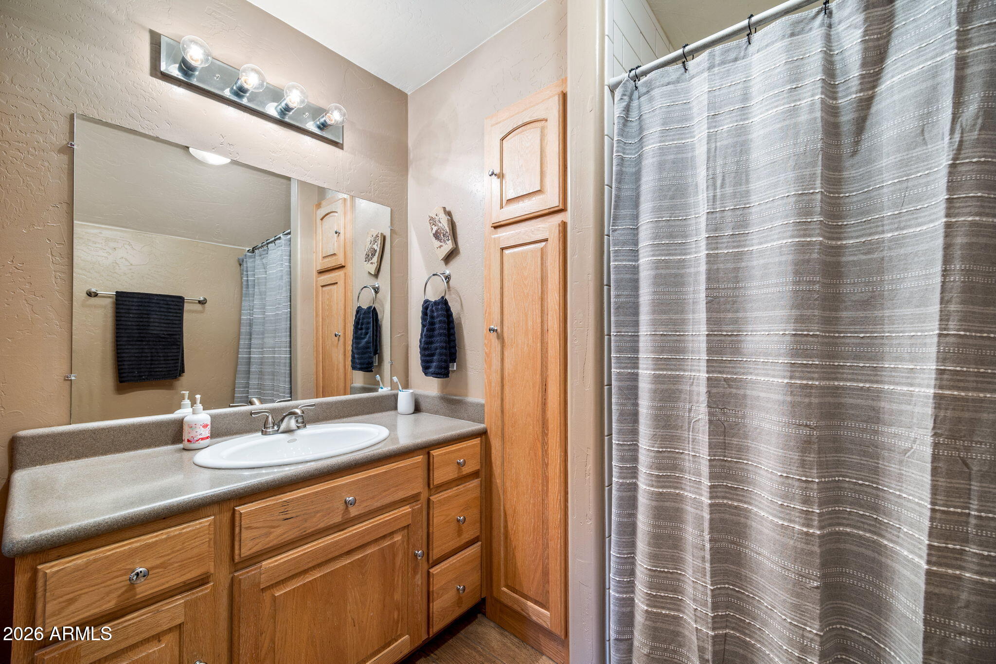 BUCKSKIN ARTISTS COMMUNITY WEST - Residential