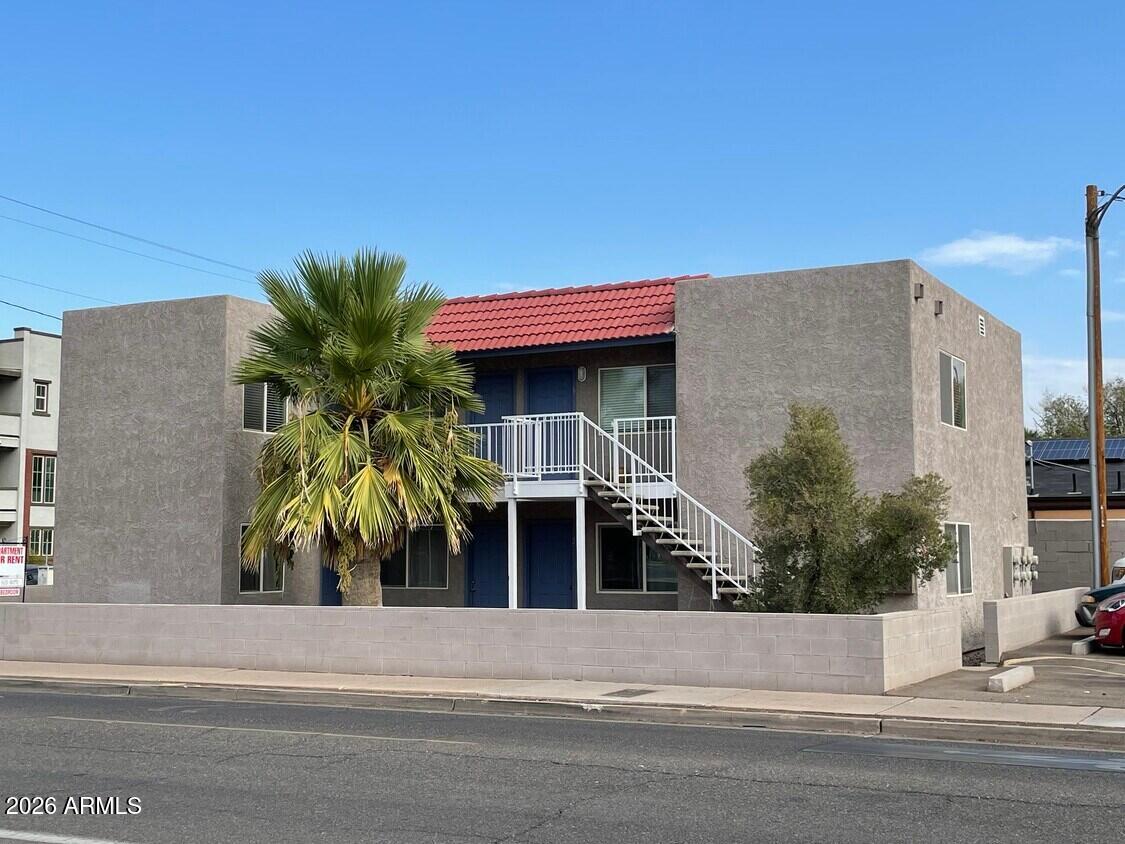Located in the heart of central Phoenix, 1001 North 9th Street presents an outstanding multifamily investment opportunity featuring eight well-positioned studio apartment units in one of the city's most rapidly evolving urban neighborhoods. This charming eightplex offers a strong blend of steady rental demand, functional unit layouts, and prime proximity to downtown Phoenix amenities.
Each studio apartment is thoughtfully designed to maximize efficiency and comfort, appealing to tenants seeking affordable urban living with convenient access to employment centers, dining, entertainment, public transit, and nearby freeway connections. The property's classic character and practical configuration make it an attractive asset for both seasoned investors and owner-operators.