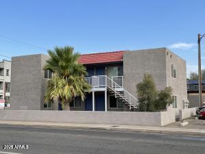 Located in the heart of central Phoenix, 1001 North 9th Street presents an outstanding multifamily investment opportunity featuring eight well-positioned studio apartment units in one of the city's most rapidly evolving urban neighborhoods. This charming eightplex offers a strong blend of steady rental demand, functional unit layouts, and prime proximity to downtown Phoenix amenities.
Each studio apartment is thoughtfully designed to maximize efficiency and comfort, appealing to tenants seeking affordable urban living with convenient access to employment centers, dining, entertainment, public transit, and nearby freeway connections. The property's classic character and practical configuration make it an attractive asset for both seasoned investors and owner-operators.