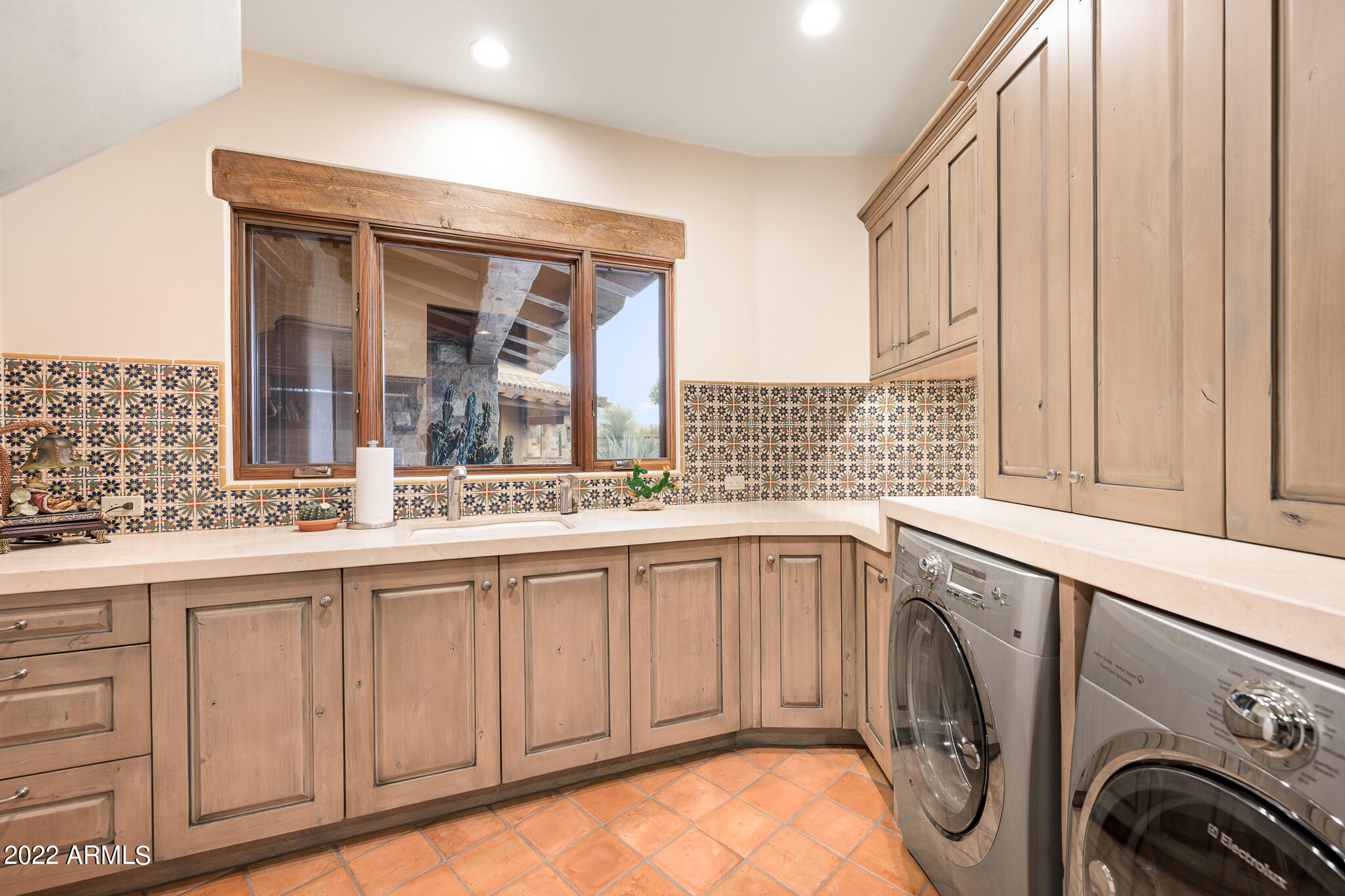 WHISPER ROCK UNIT 3 - Residential
