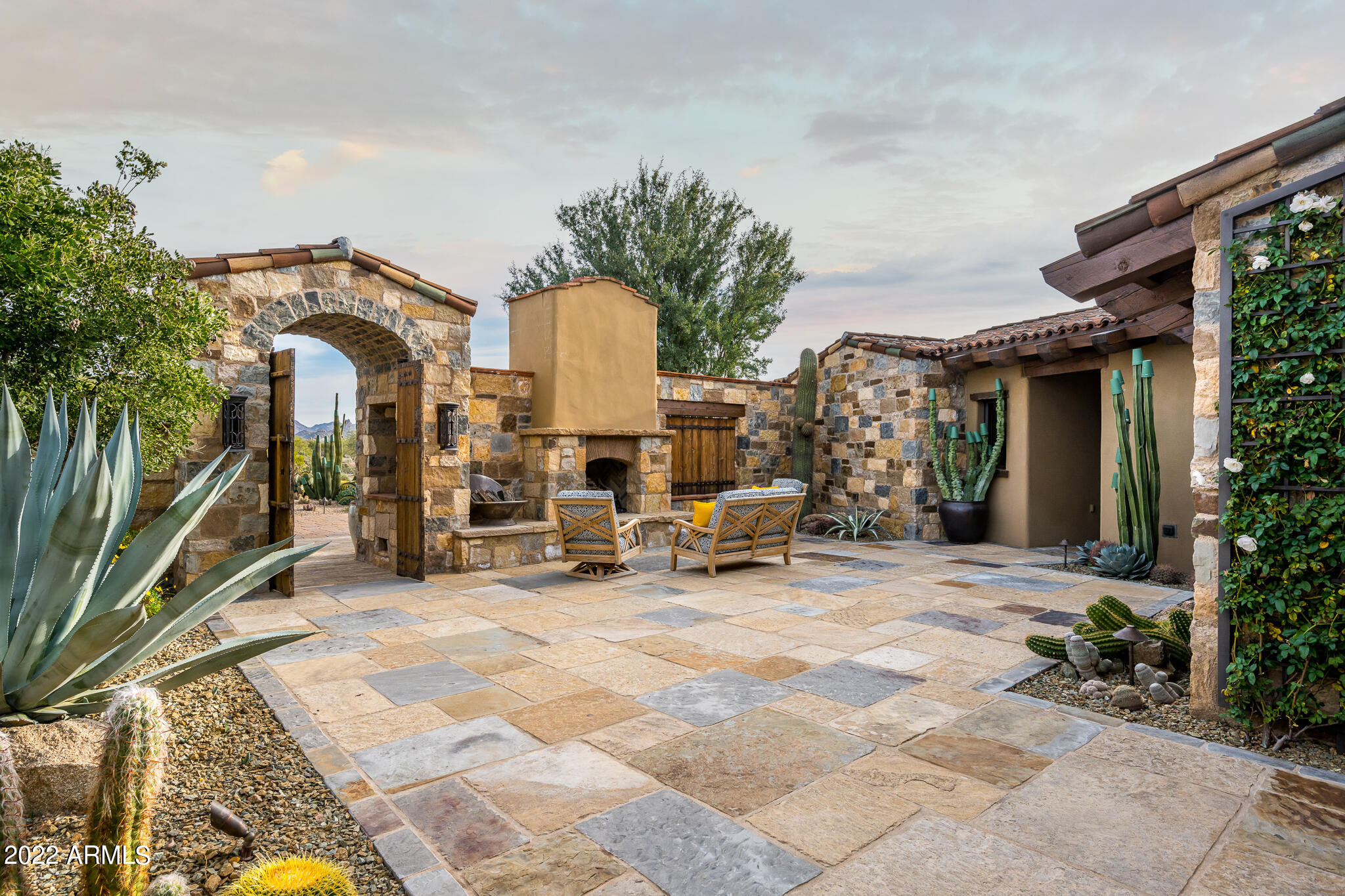 WHISPER ROCK UNIT 3 - Residential