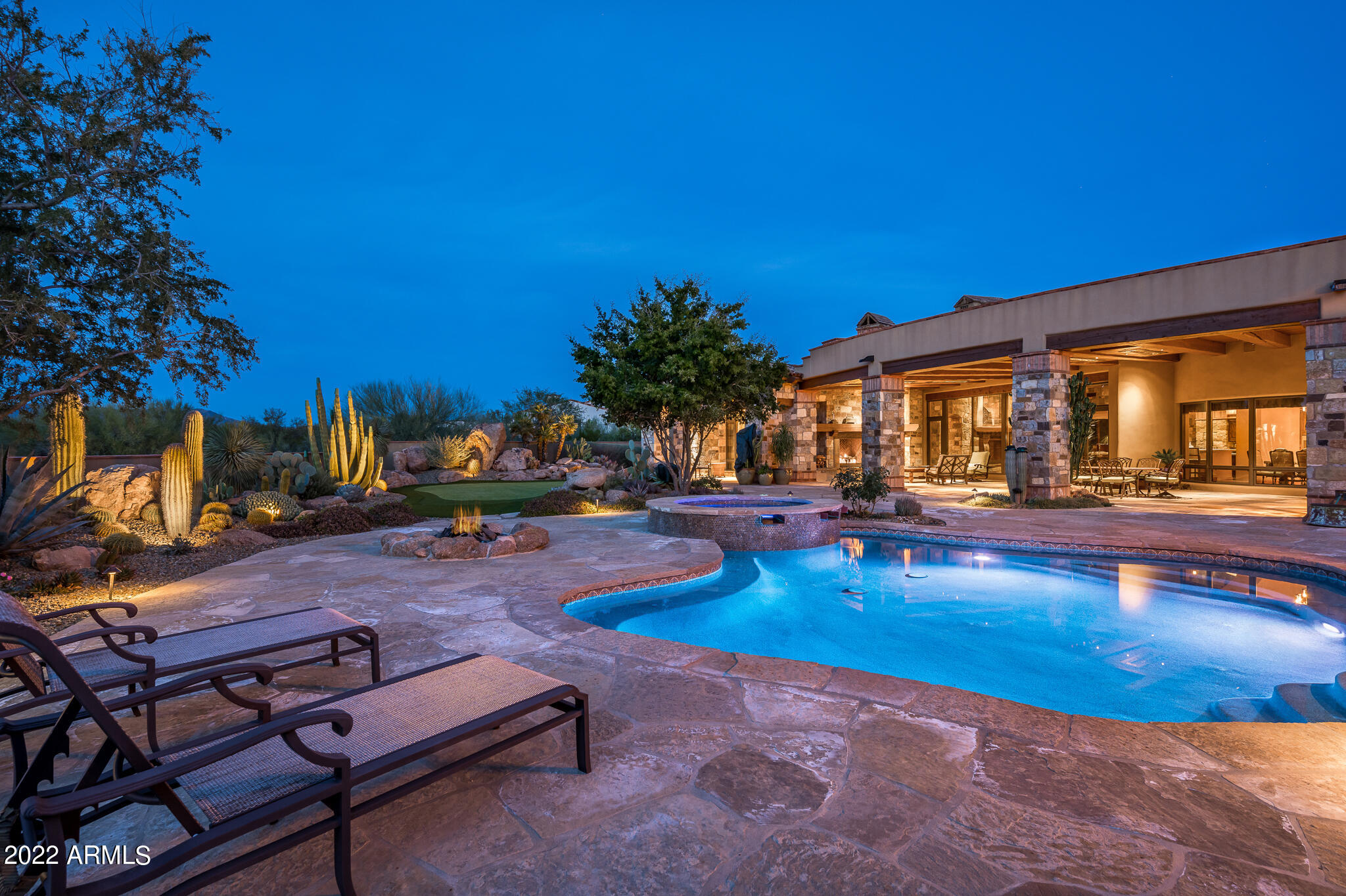 WHISPER ROCK UNIT 3 - Residential