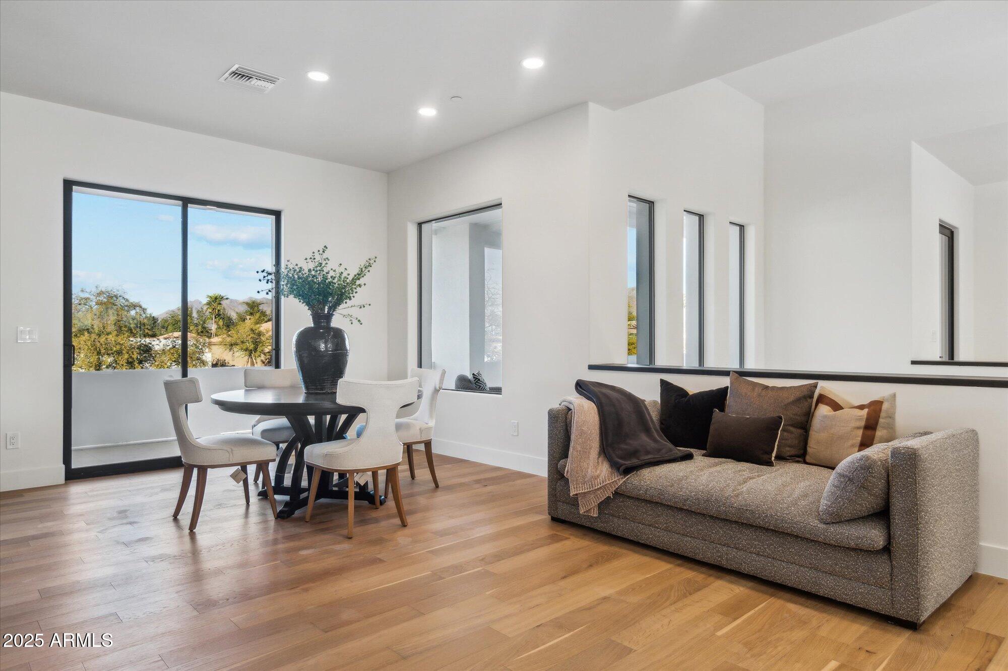 LA TIERRA ESTATES AMD - Residential