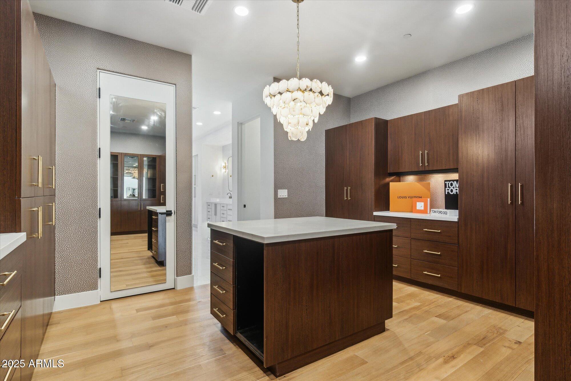 LA TIERRA ESTATES AMD - Residential