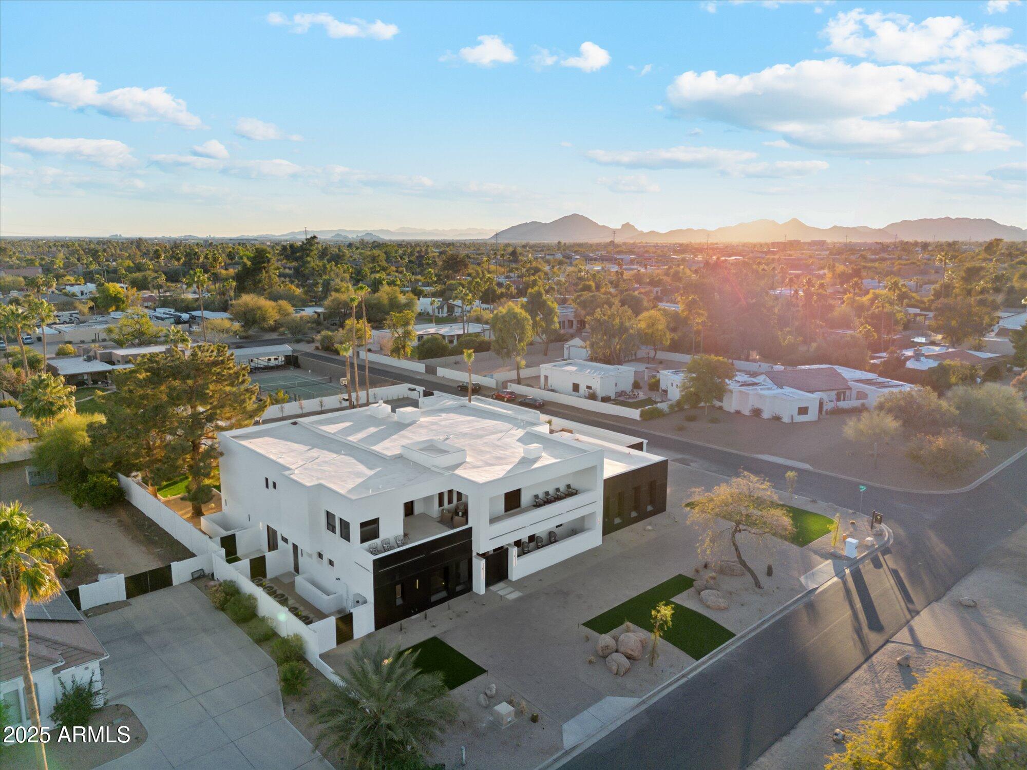 LA TIERRA ESTATES AMD - Residential