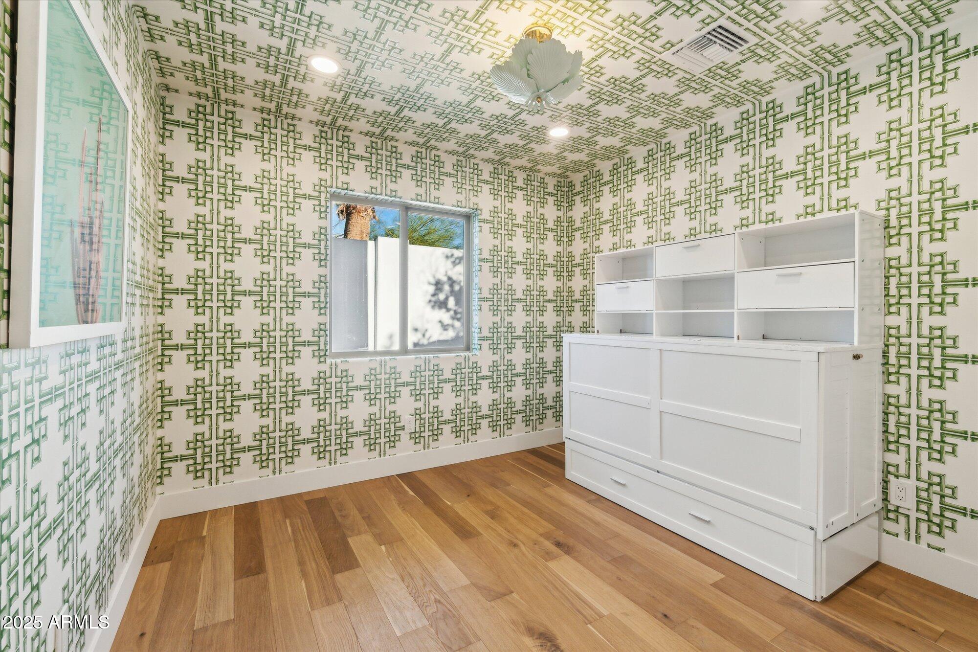LA TIERRA ESTATES AMD - Residential