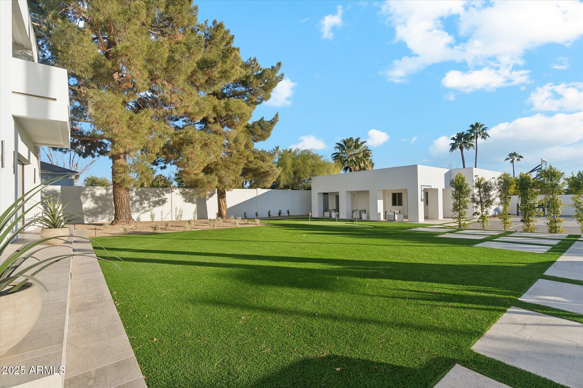 LA TIERRA ESTATES AMD - Residential