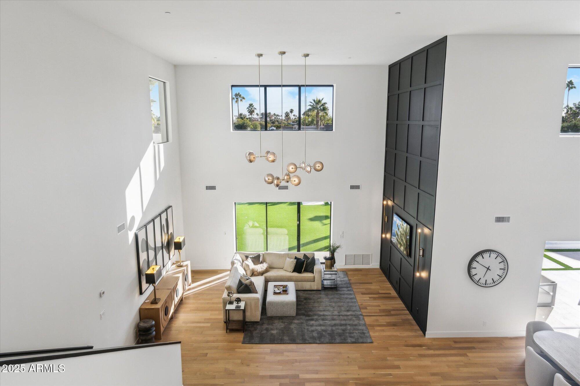 LA TIERRA ESTATES AMD - Residential