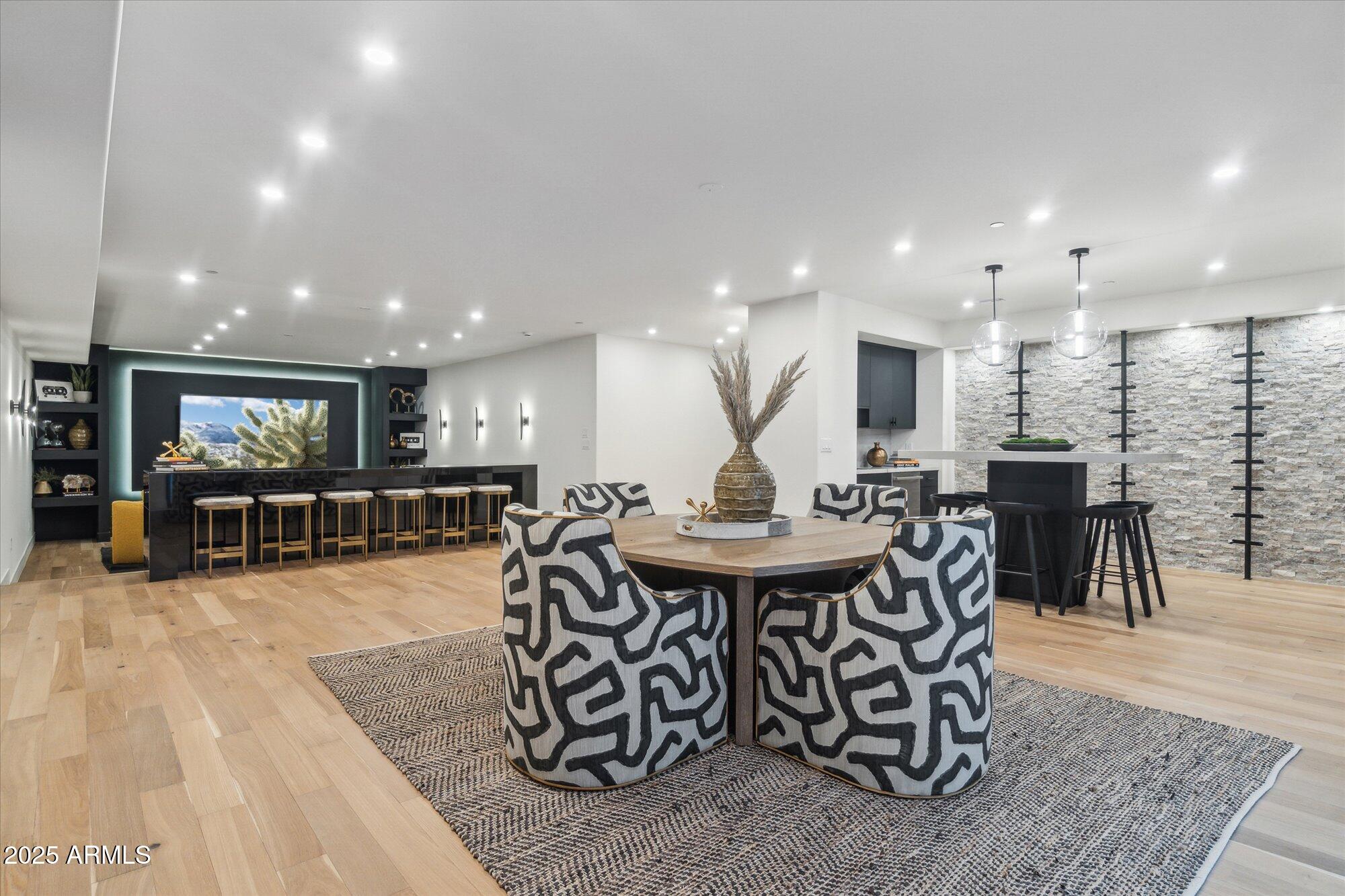 LA TIERRA ESTATES AMD - Residential