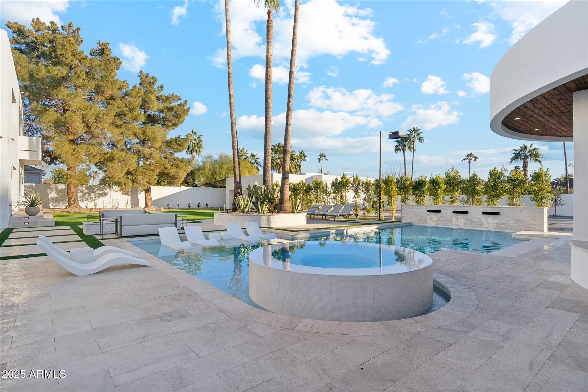 LA TIERRA ESTATES AMD - Residential