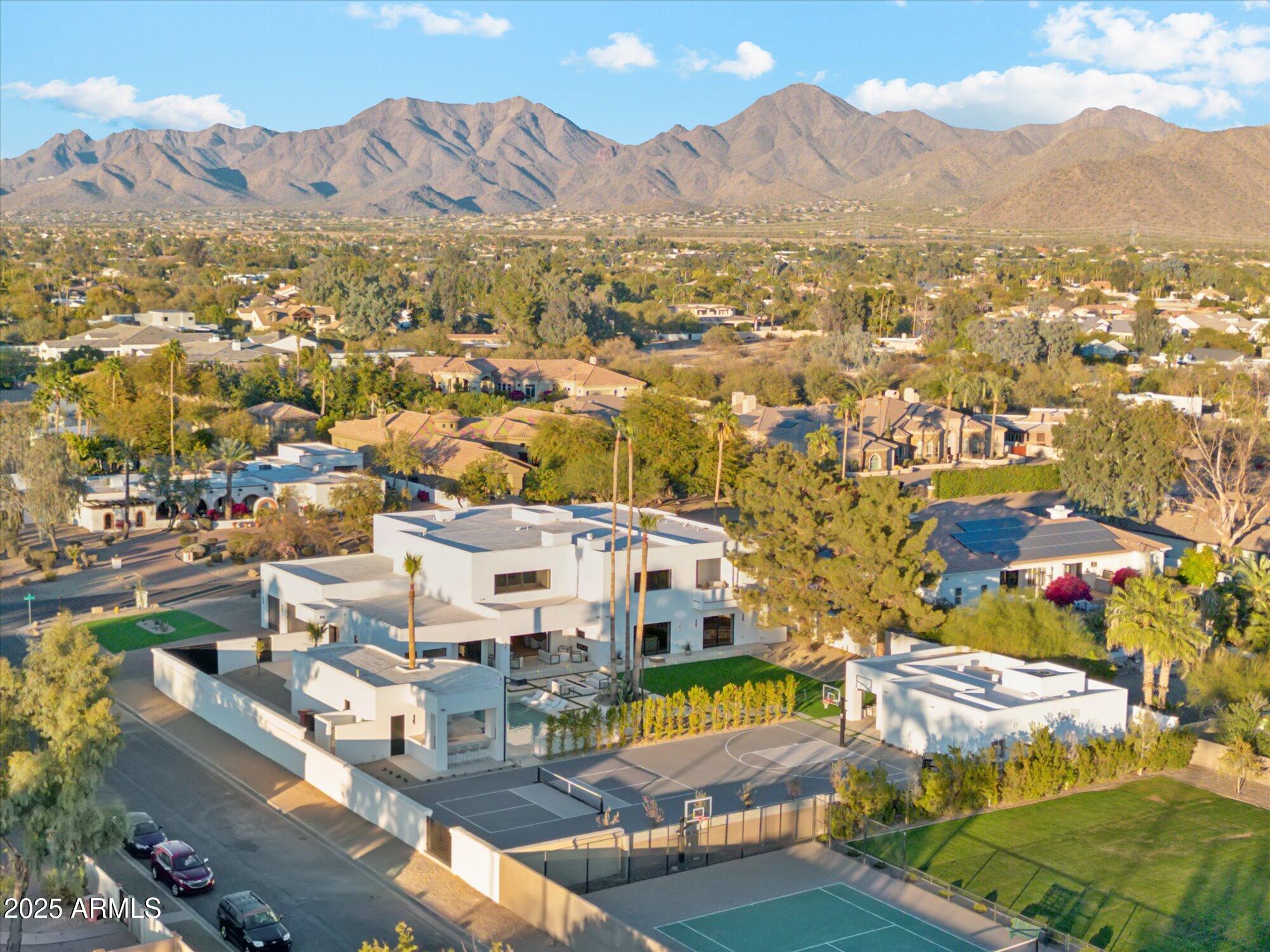LA TIERRA ESTATES AMD - Residential